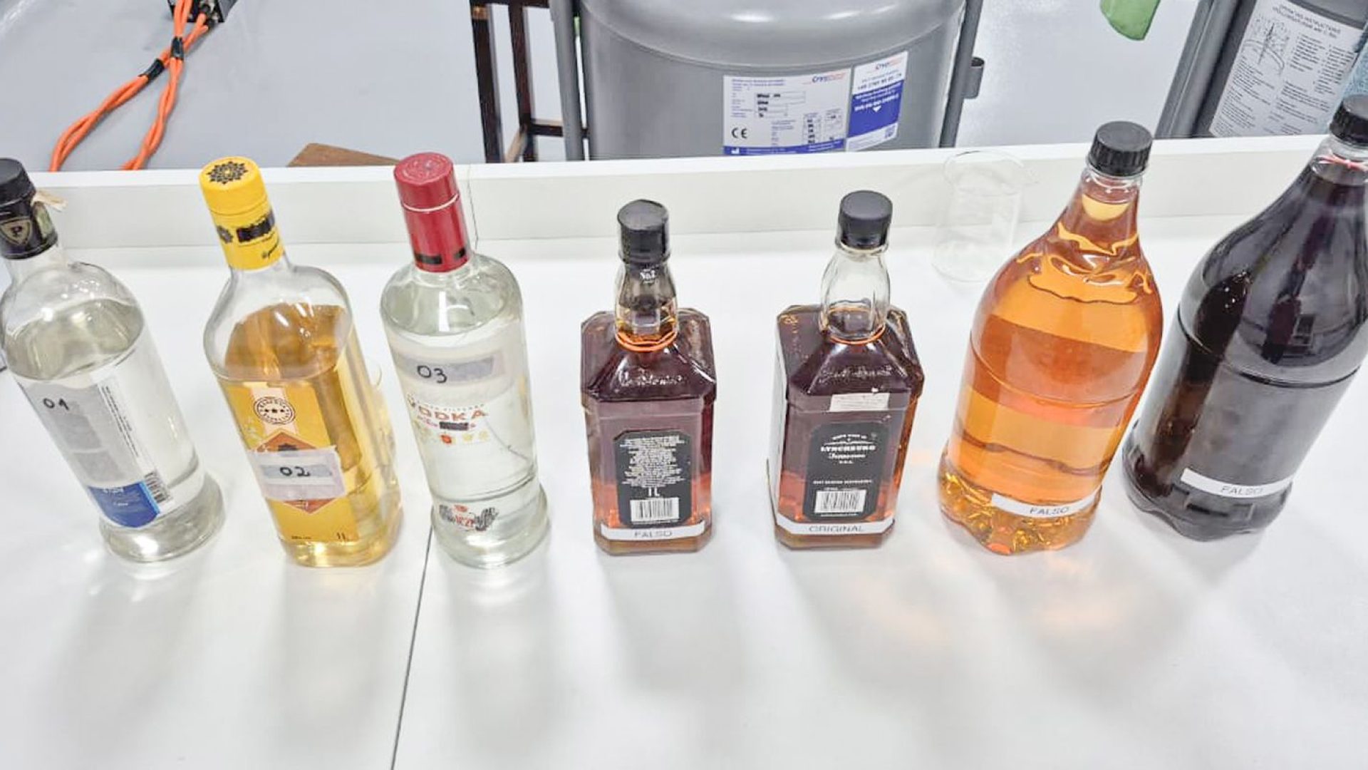 Fábrica clandestina de bebidas usava etanol adulterado de postos