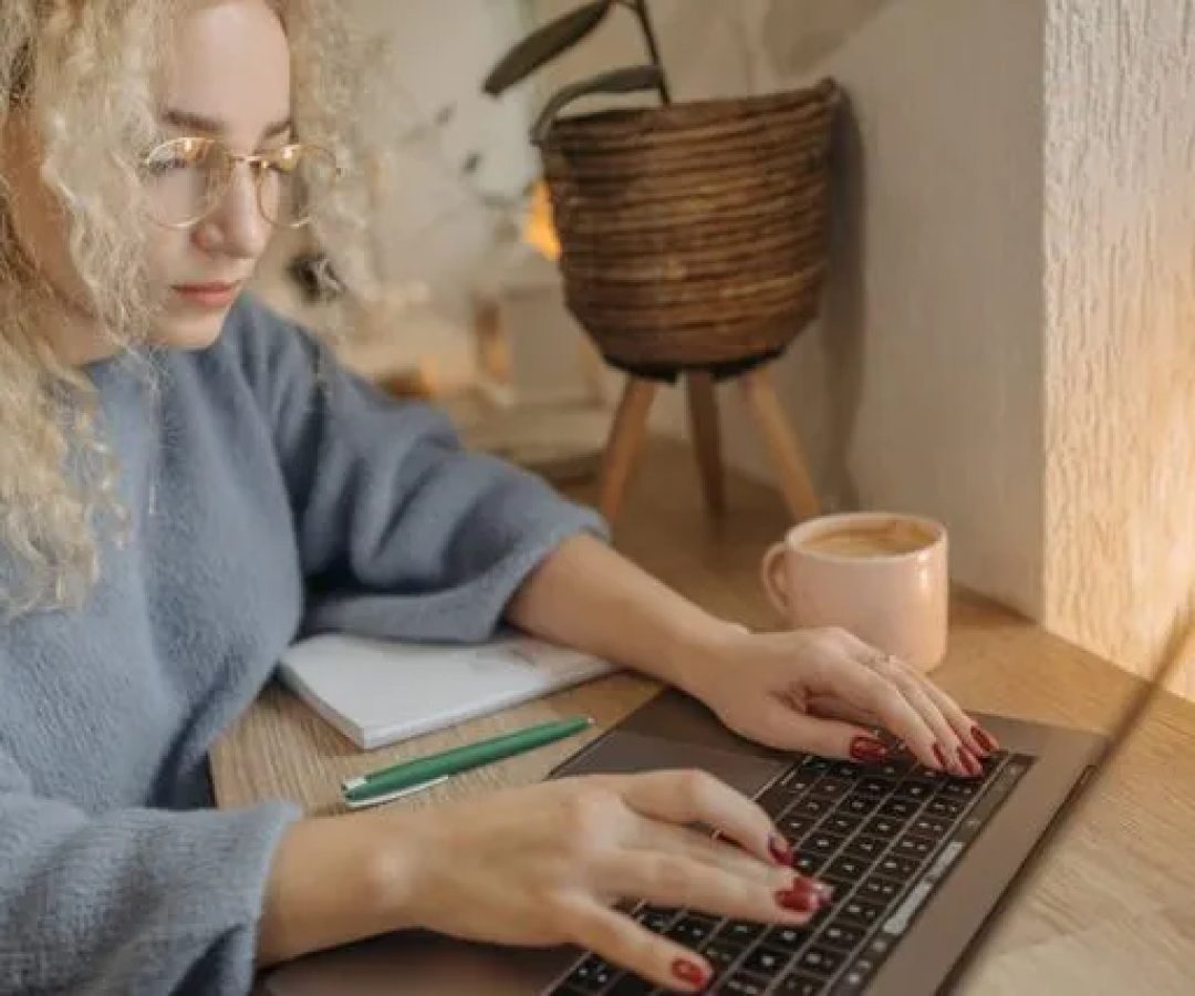 Cursos online de LIBRAS recebem inscrições e oferecem certificado