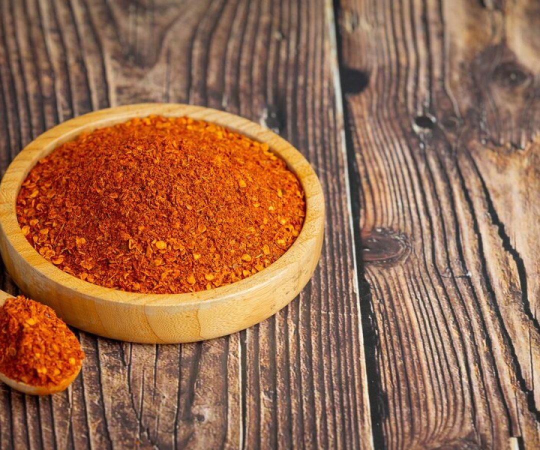 A fraude é facilitada pela dificuldade de detectar adulterações em produtos em pó. Essas práticas podem afetar o sabor e a qualidade da pimenta, além de potencialmente comprometer a segurança alimentar. -  (crédito: jcomp por freepik)