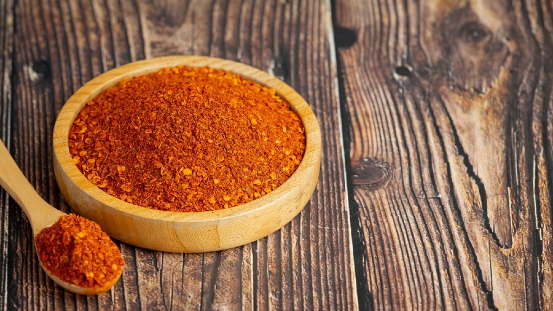A fraude é facilitada pela dificuldade de detectar adulterações em produtos em pó. Essas práticas podem afetar o sabor e a qualidade da pimenta, além de potencialmente comprometer a segurança alimentar. -  (crédito: jcomp por freepik)