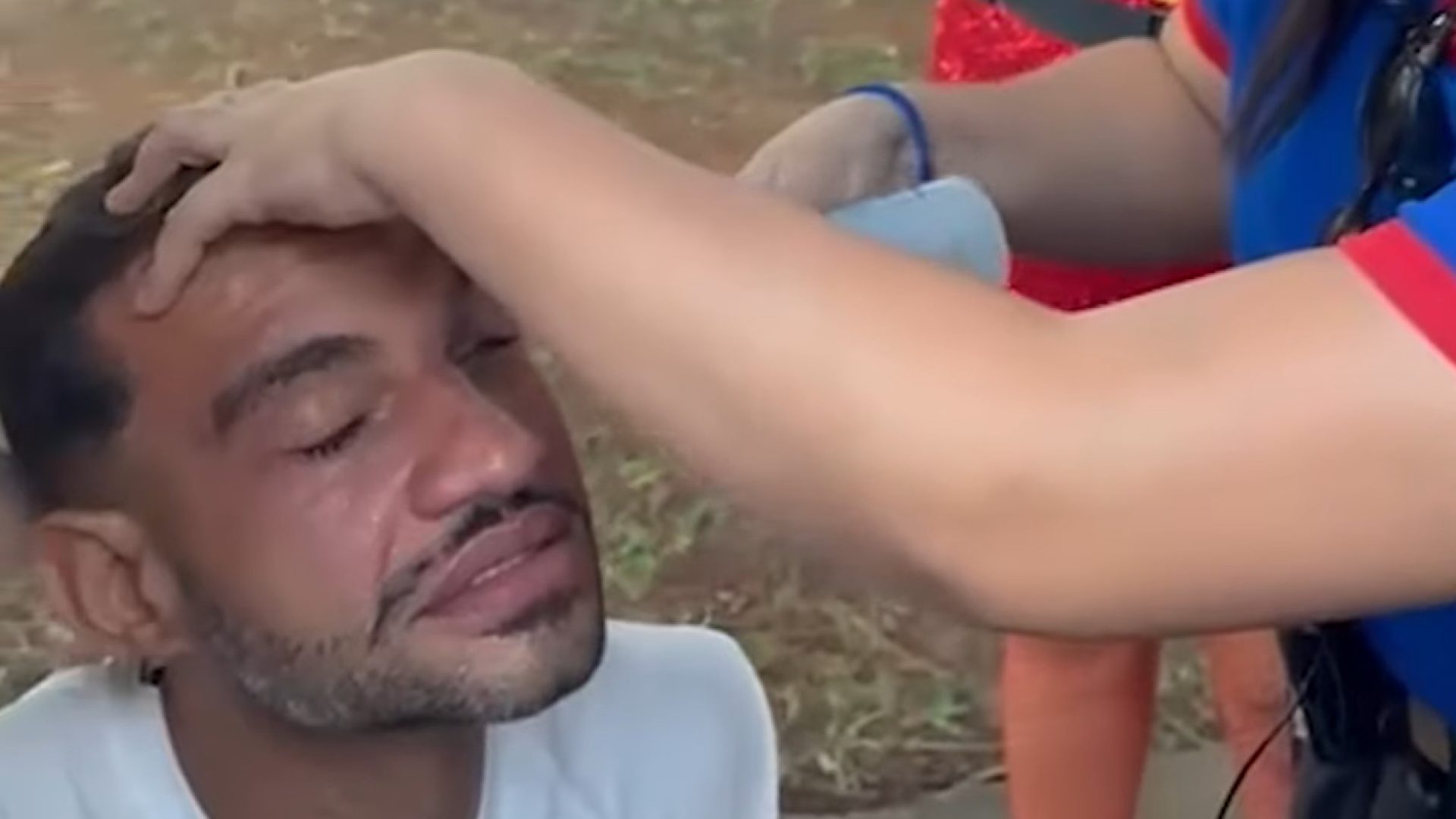 Vídeo: Deputado Fábio Felix é atingido por spray de pimenta no carnaval