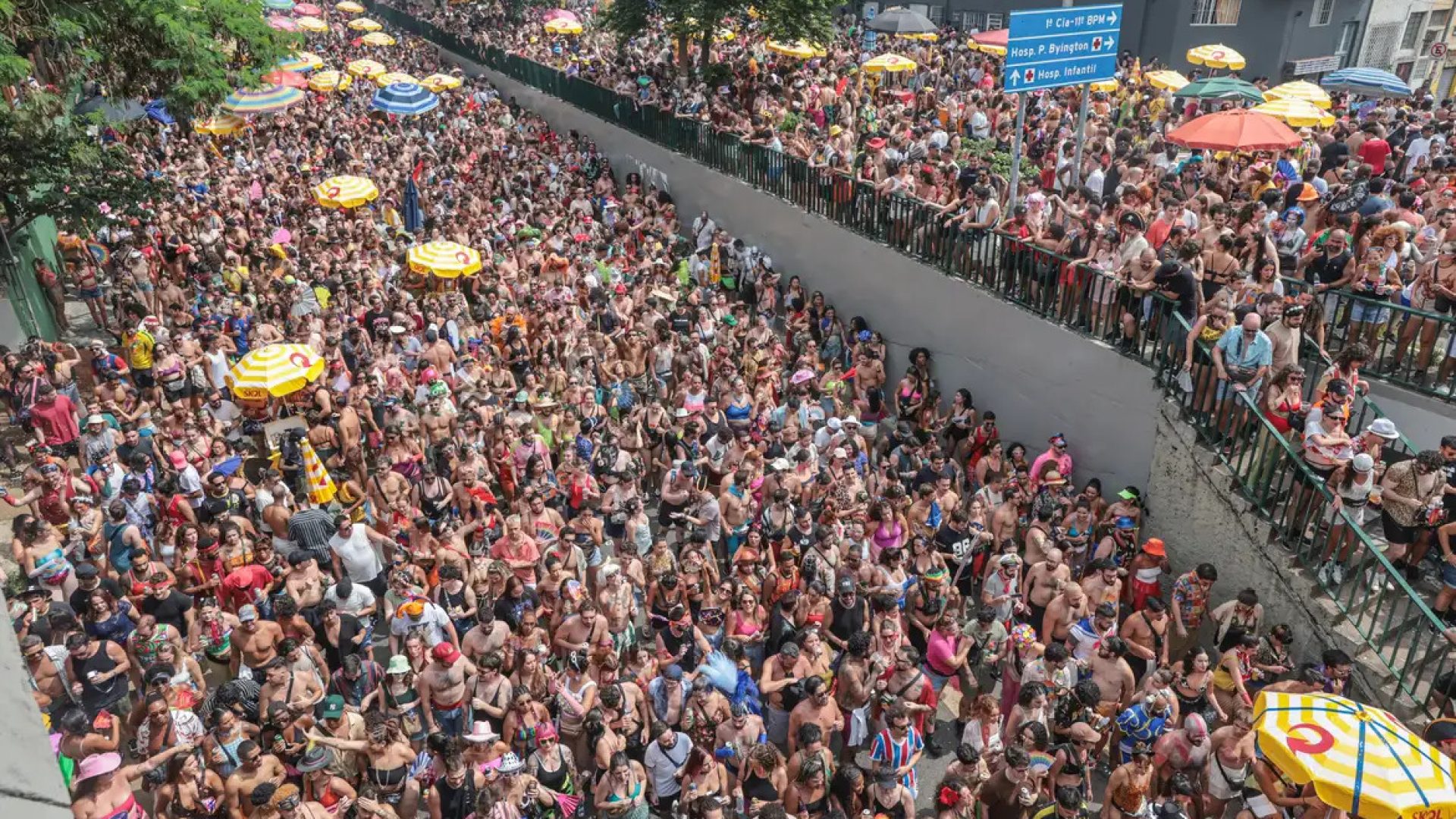Blocos de carnaval no Bixiga animam São Paulo com ritmos brasileiros