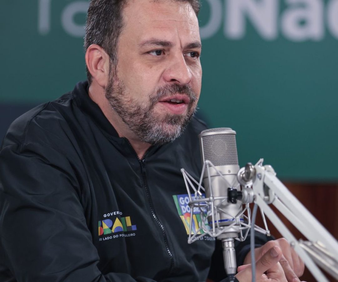 Acabar com a escala 6x1 é prioridade do governo, afirma Boulos