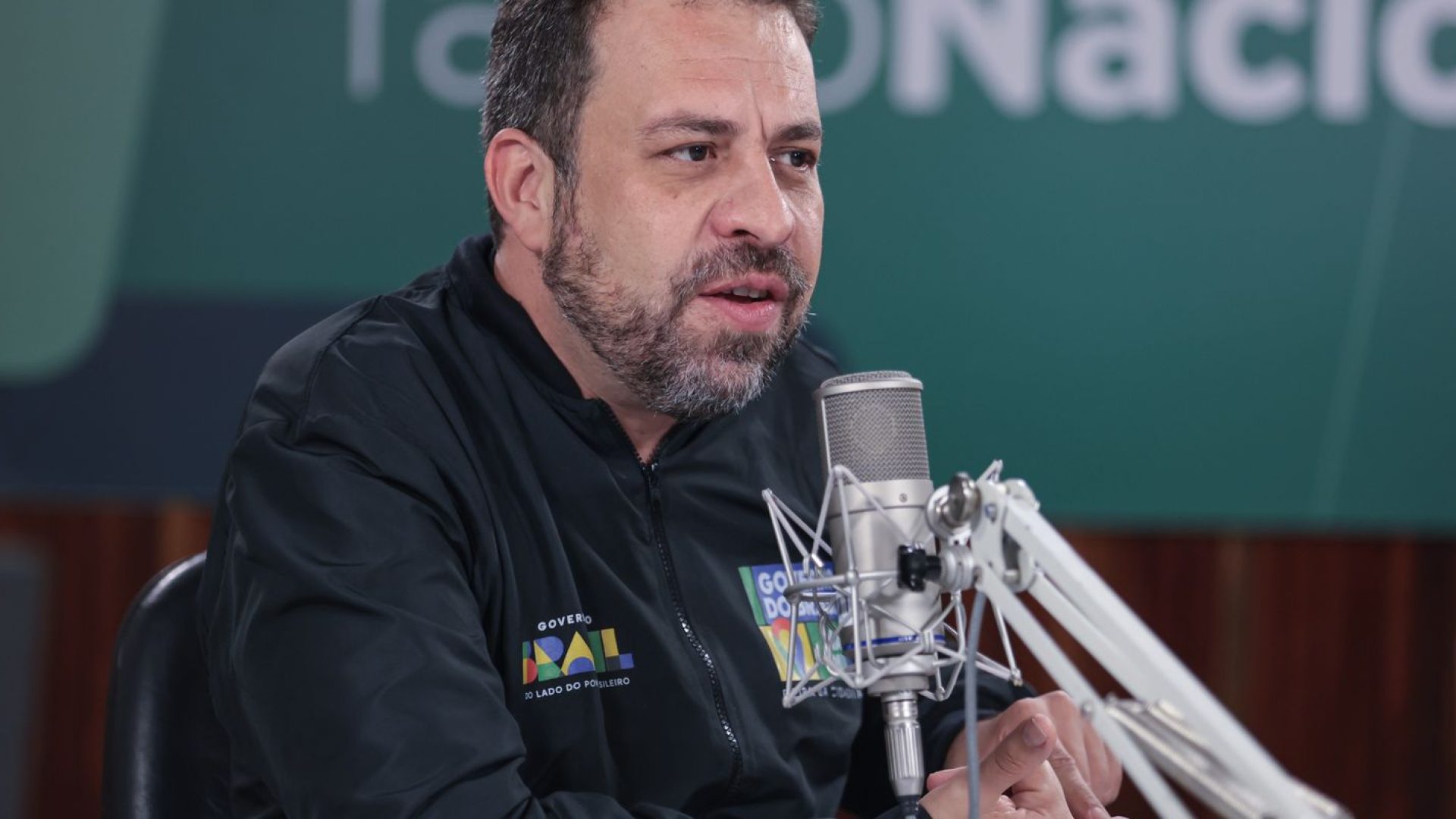 Acabar com a escala 6x1 é prioridade do governo, afirma Boulos