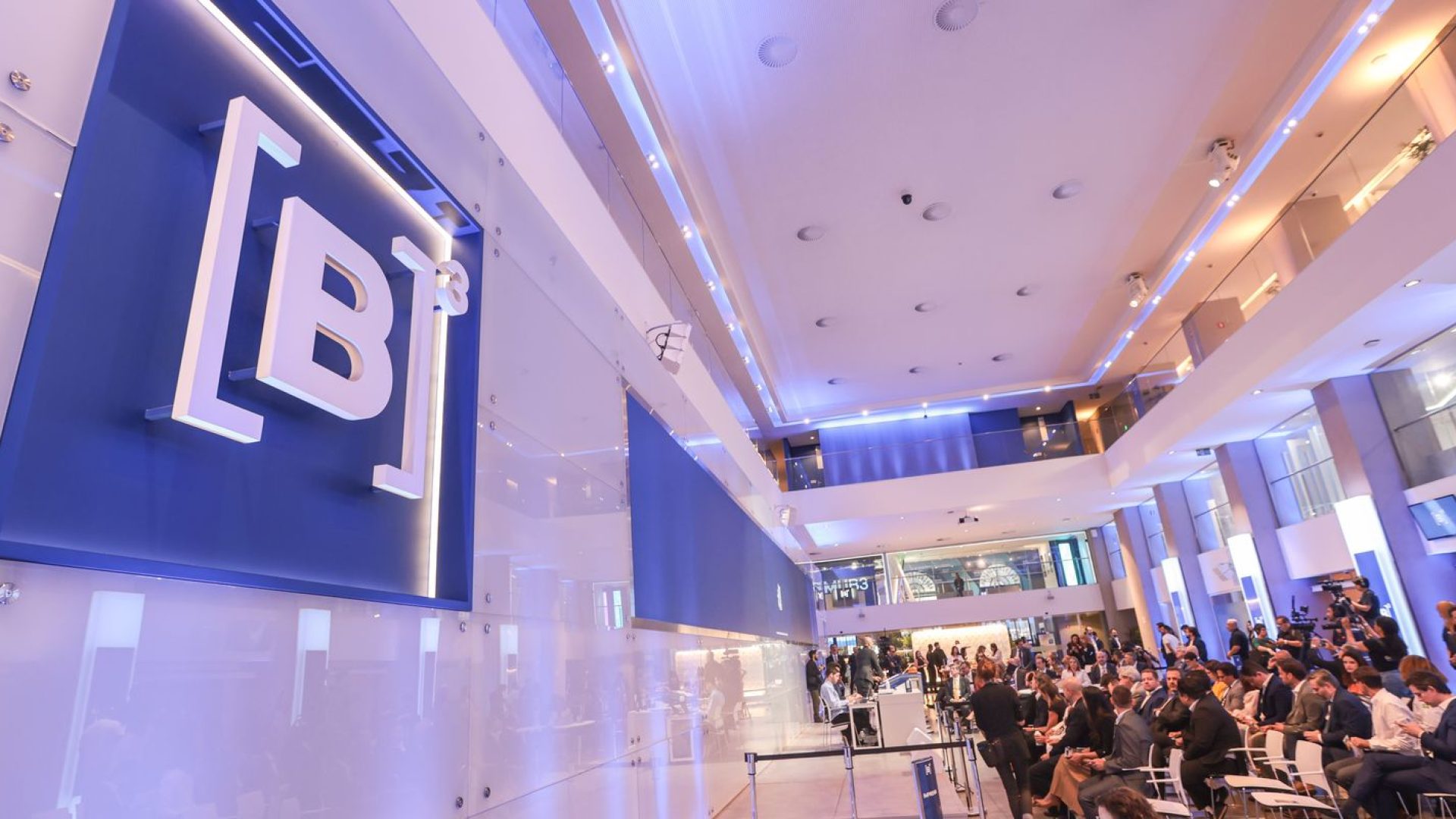 Bolsa volta a bater recorde e encosta nos 190 mil pontos