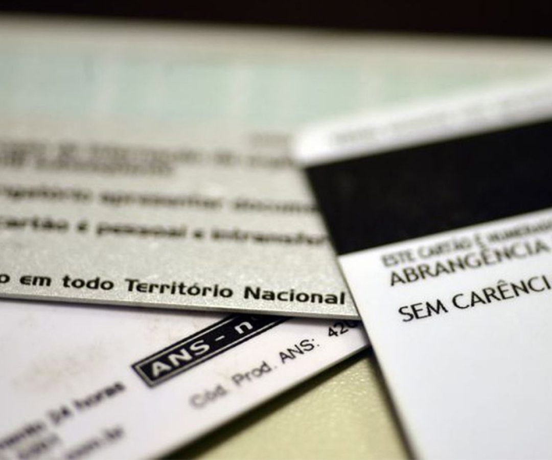 Projeto permite deduzir do IRPF cobrança médica posterior ao óbito de dependente — Senado Notícias