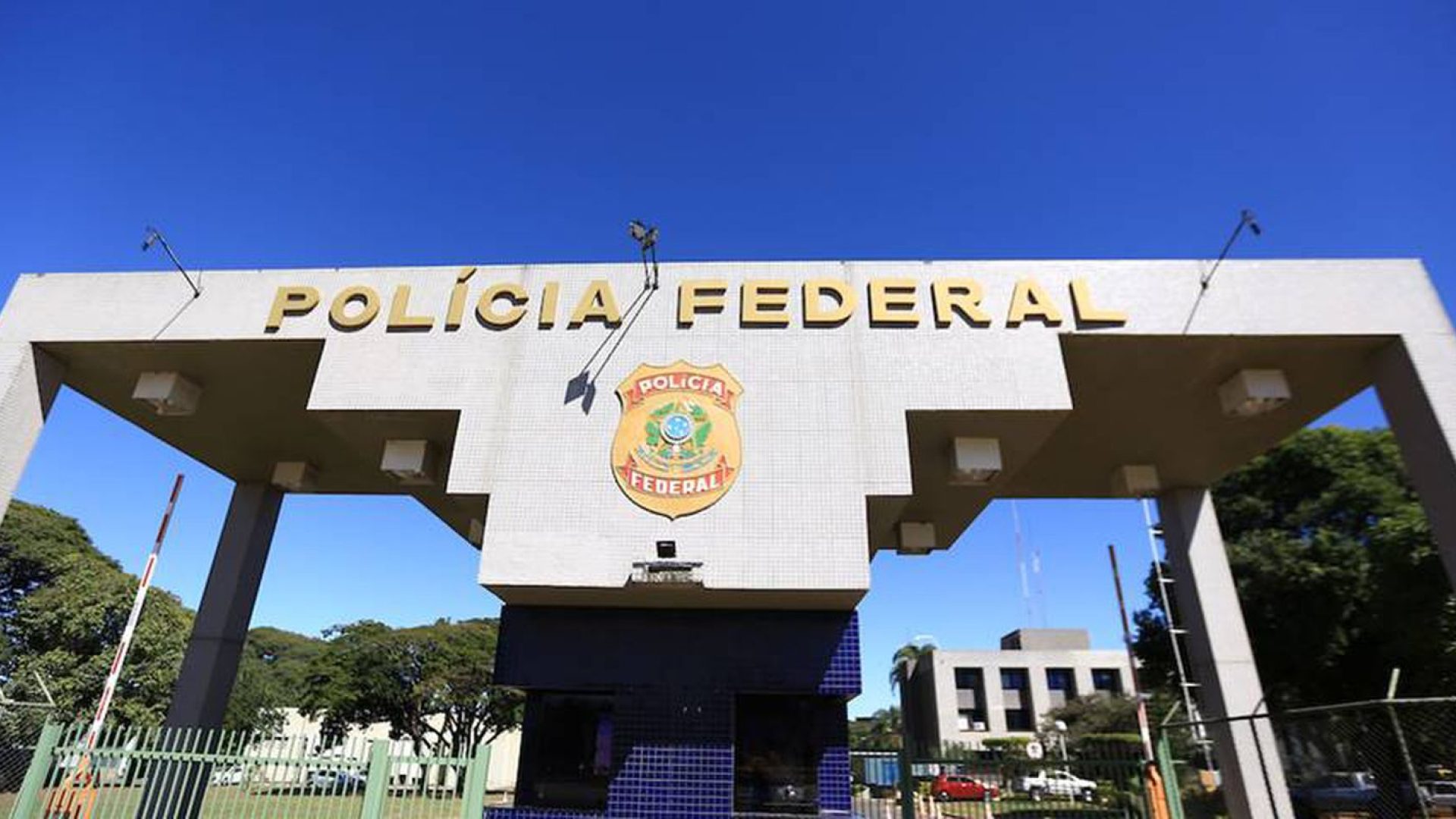 Sindicato de servidores da PF manifesta apoio a diretores afastados