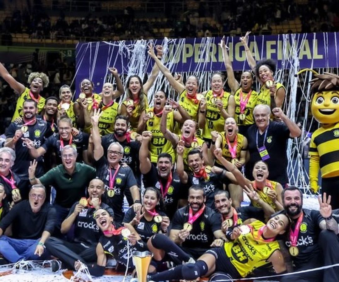 Praia Clube bate Minas e fatura título da Superliga Feminina de vôlei
