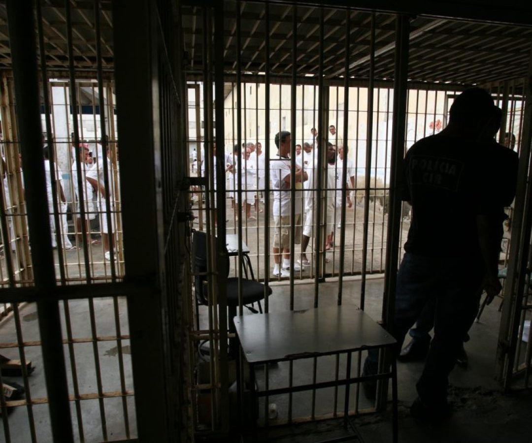 Confusão entre detentos termina com preso desacordado na Papuda