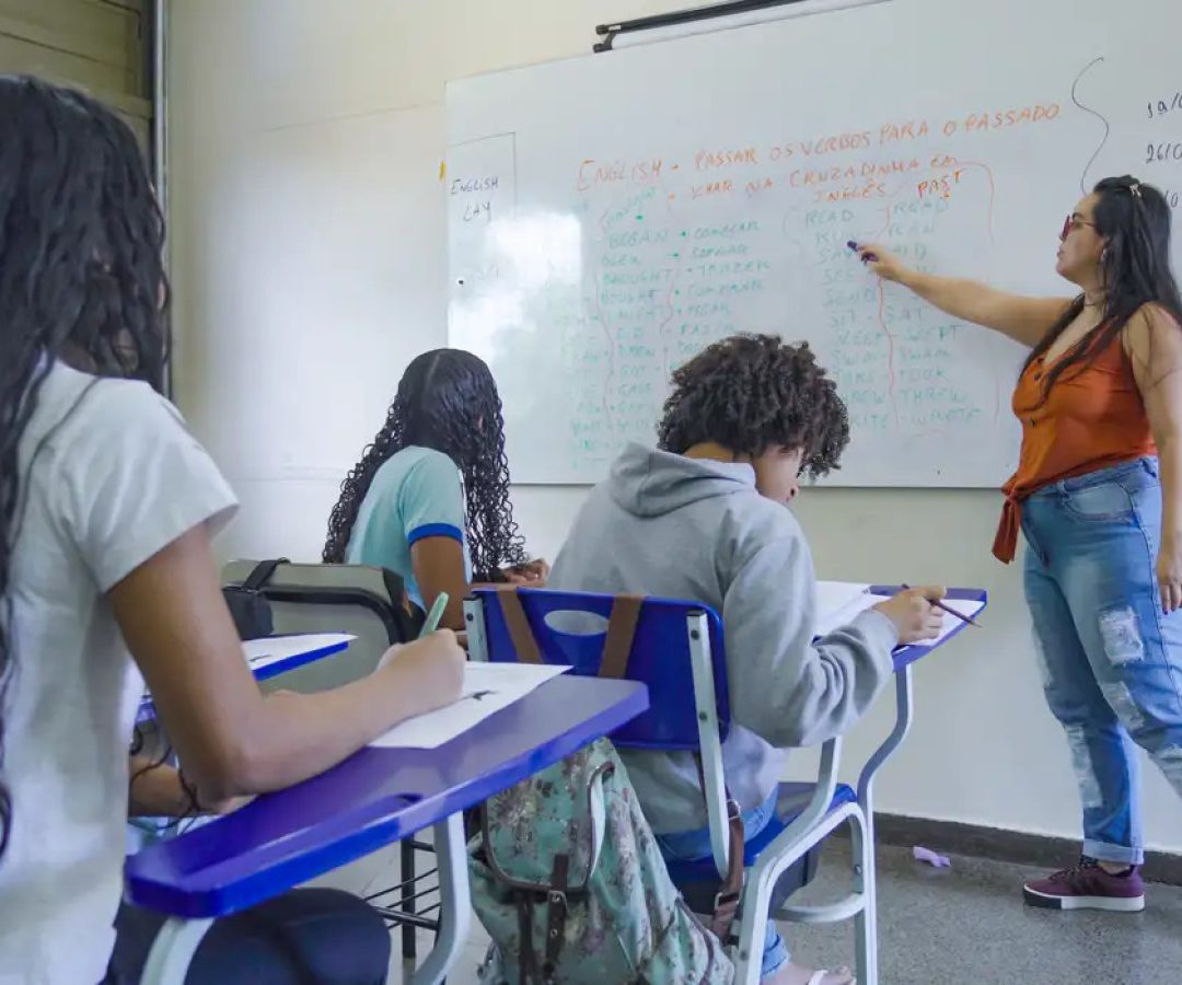 PND ajuda a contratar mais de 10 mil professores em 2025