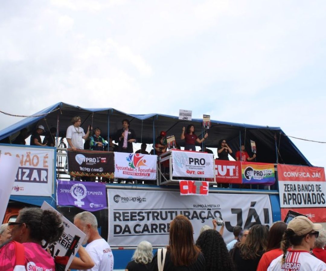 Professores do DF fazem protesto por melhores condições de trabalho, GDF diz que mantém “diálogo”