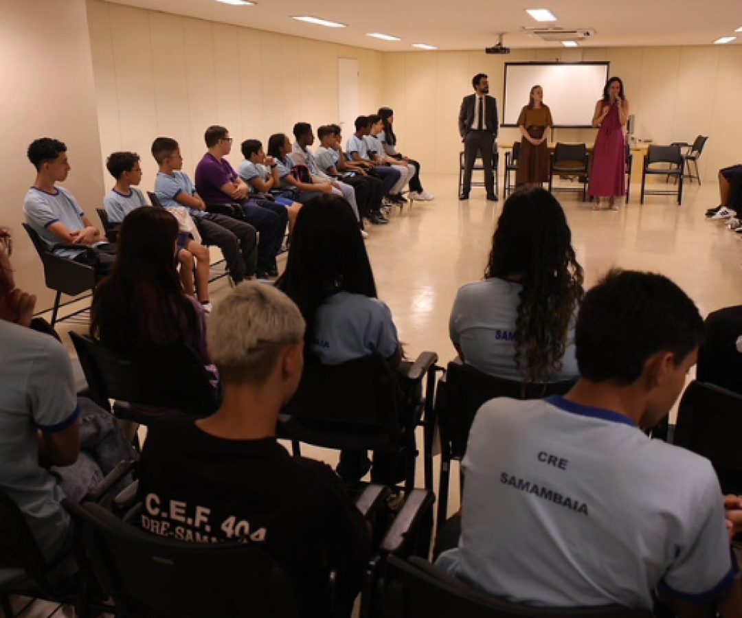 Projeto ‘Promotor por um Dia’ aproxima estudantes de Samambaia do Ministério Público