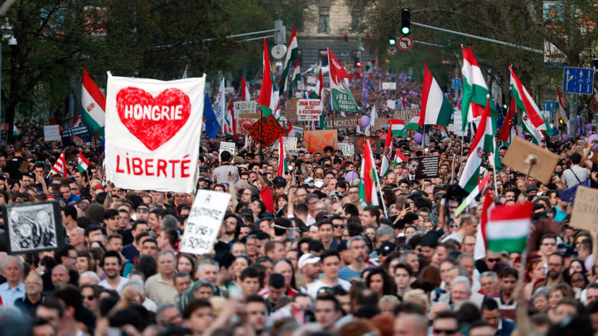 prostesto-contra-orban-hungria.avif.avif