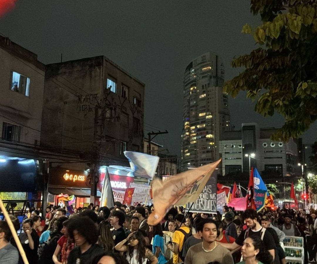 Estudantes protestam contra cortes nas universidades de SP