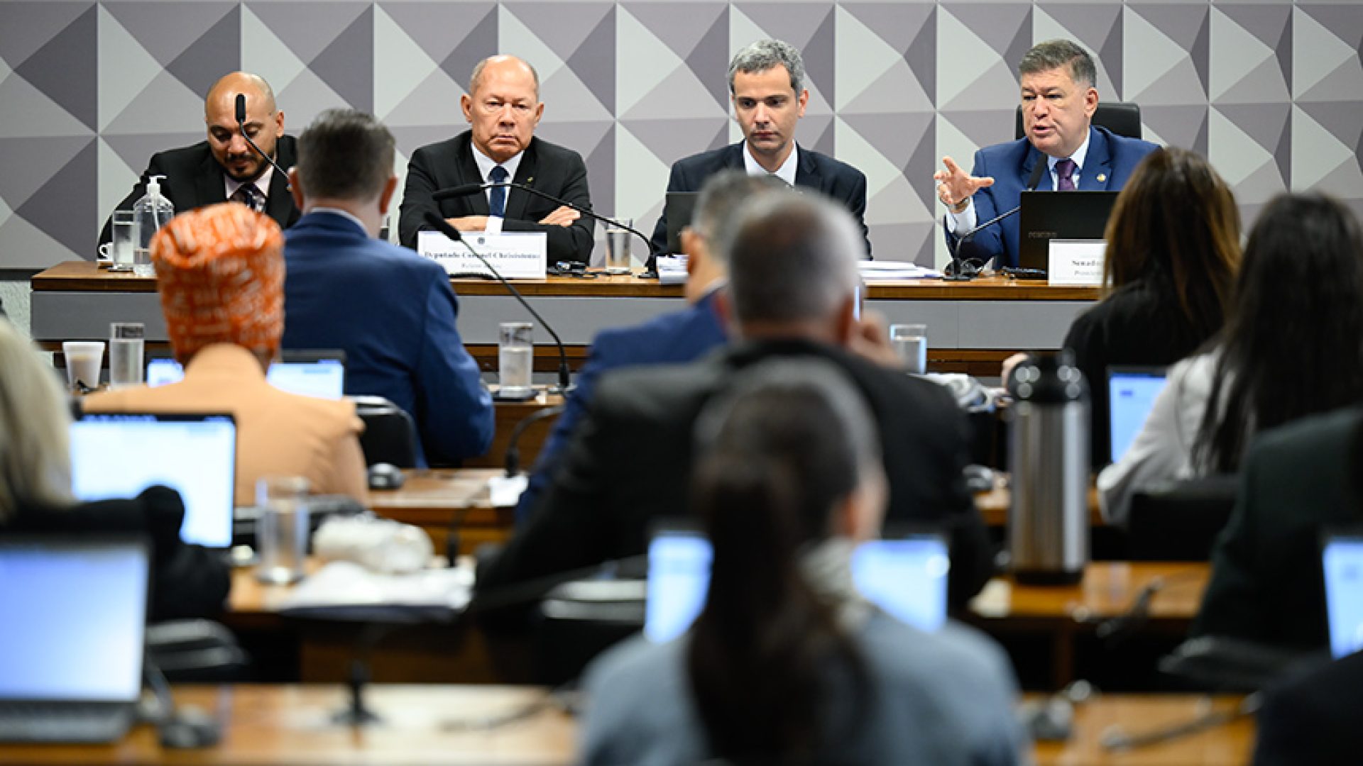 CPMI do INSS deve acabar nesta noite, com ou sem aprovação do relatório — Senado Notícias
