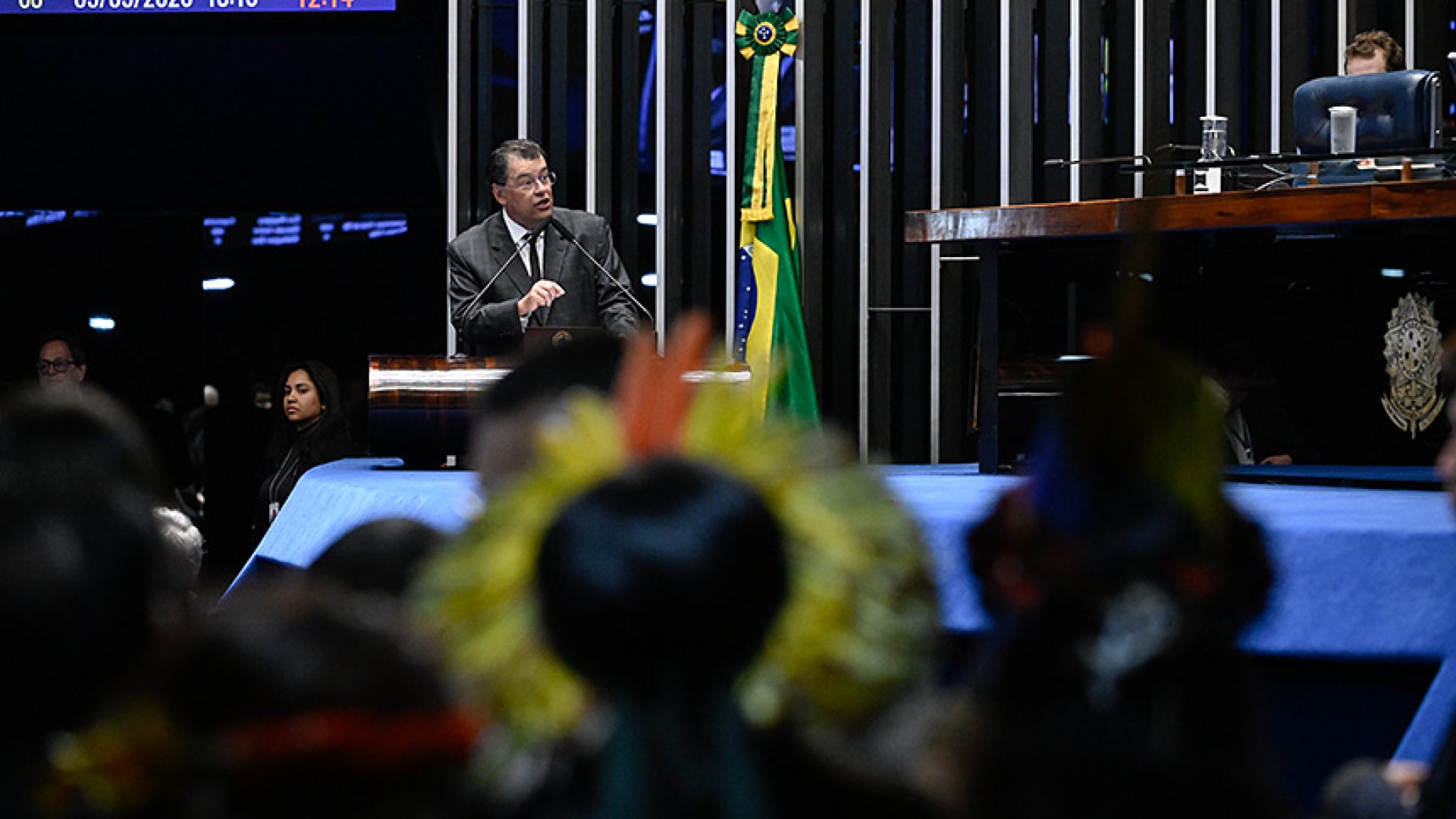 Senador Eduardo Braga (MDB-AM) em discurso à tribuna.
