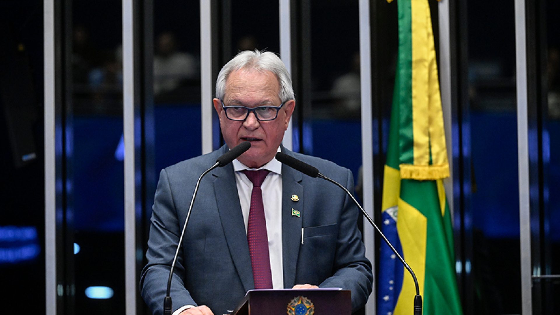 Em discurso,  à tribuna,  senador Hermes Klann (PL-SC).