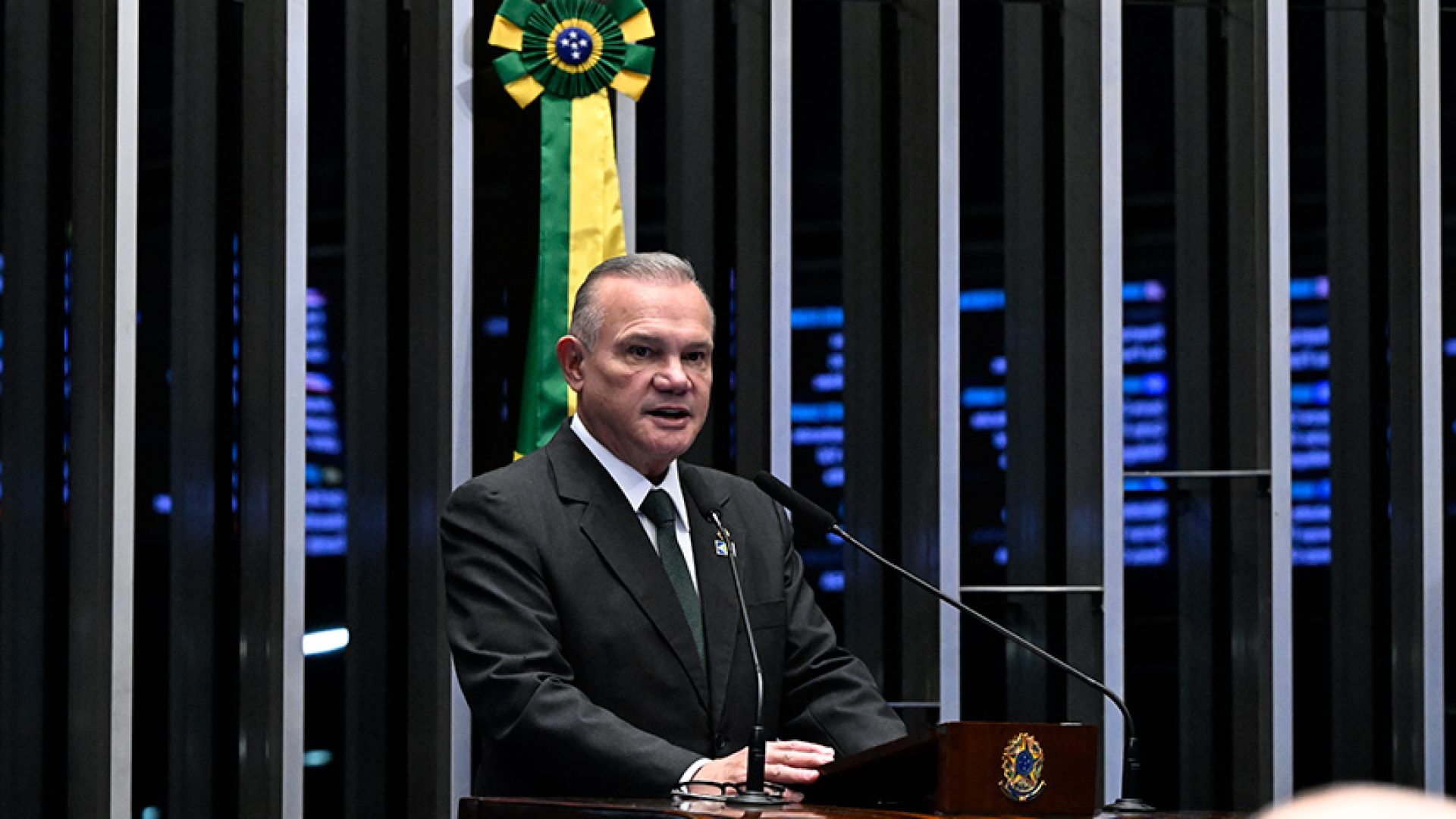 À tribuna, em discurso, senador Wellington Fagundes (PL-MT).