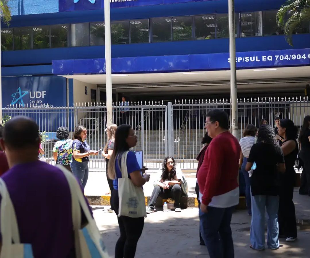 Estudantes chegam cedo para o Enem e demonstram tranquilidade