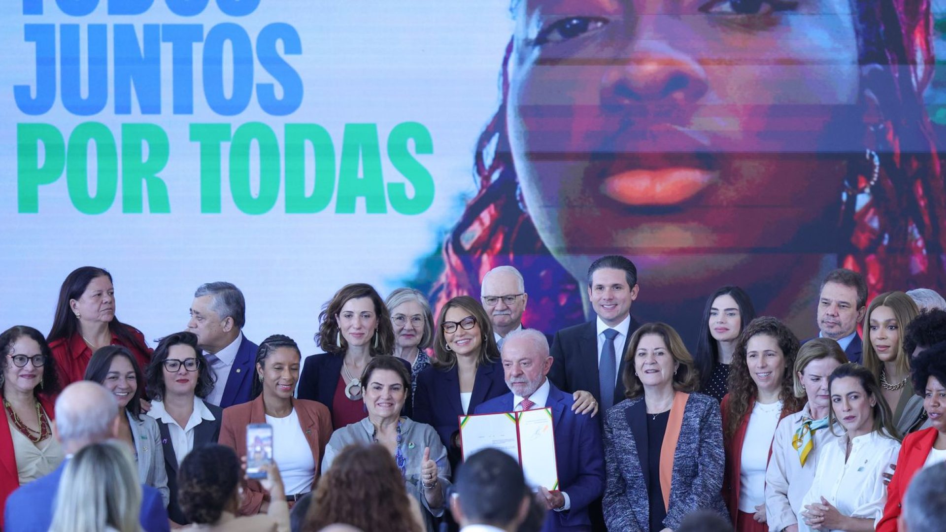 Novas medidas do governo reforçam proteção das mulheres na internet