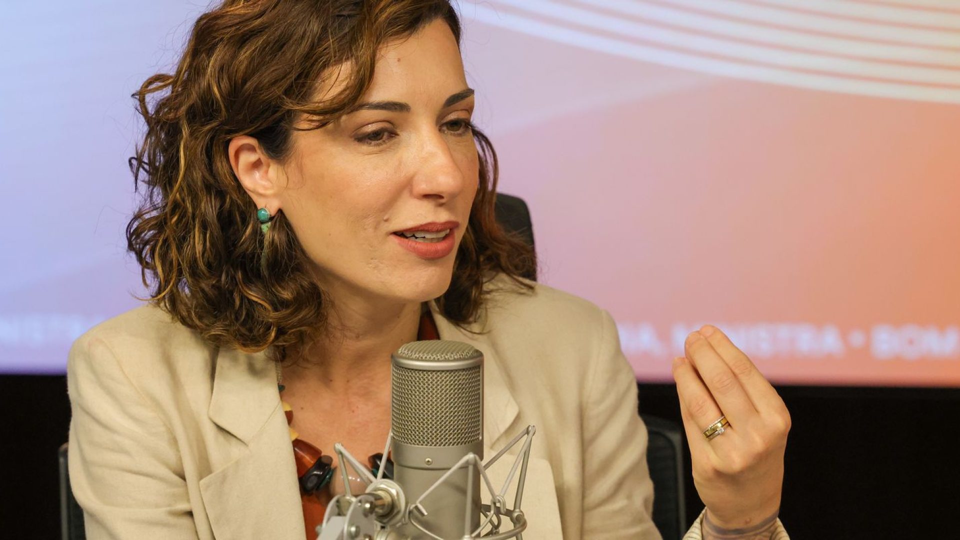 Mulheres agregam diversidade à mesa do trabalhador, diz ministra