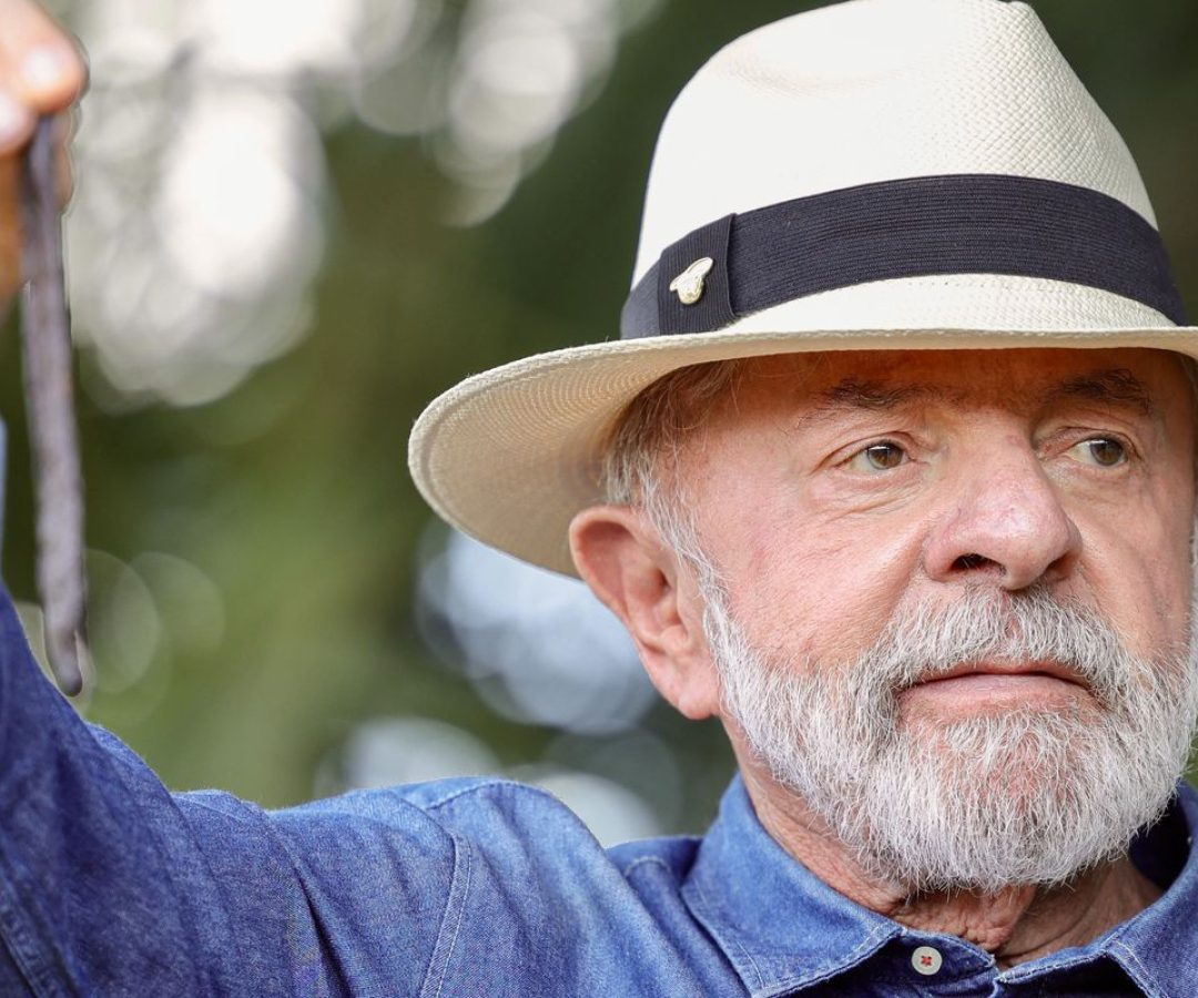 Lula vai a SP para tirar excesso de pele na cabeça e tratar tendinite