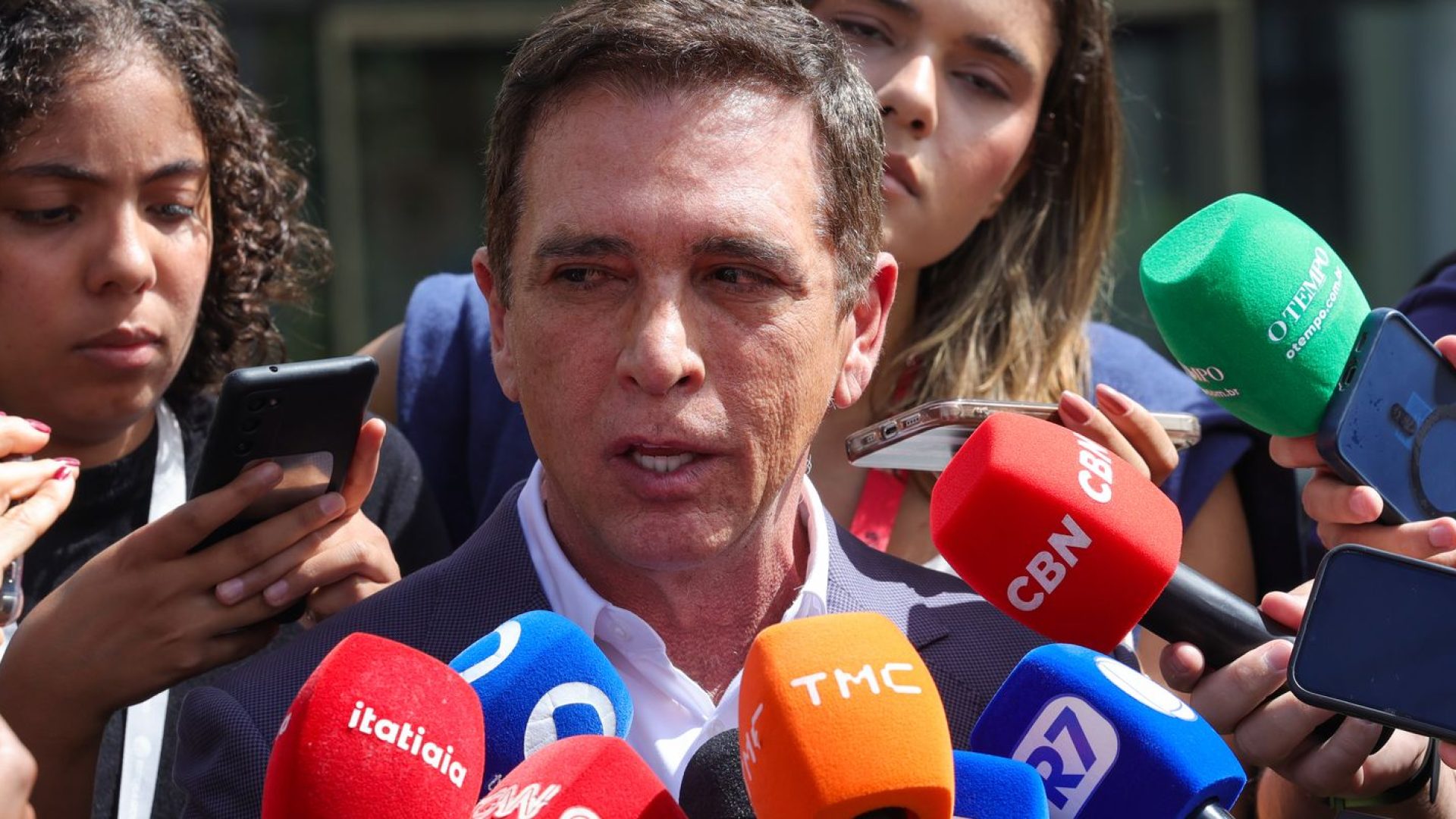 Jair Bolsonaro tem alta hospitalar; ex-presidente já está em casa