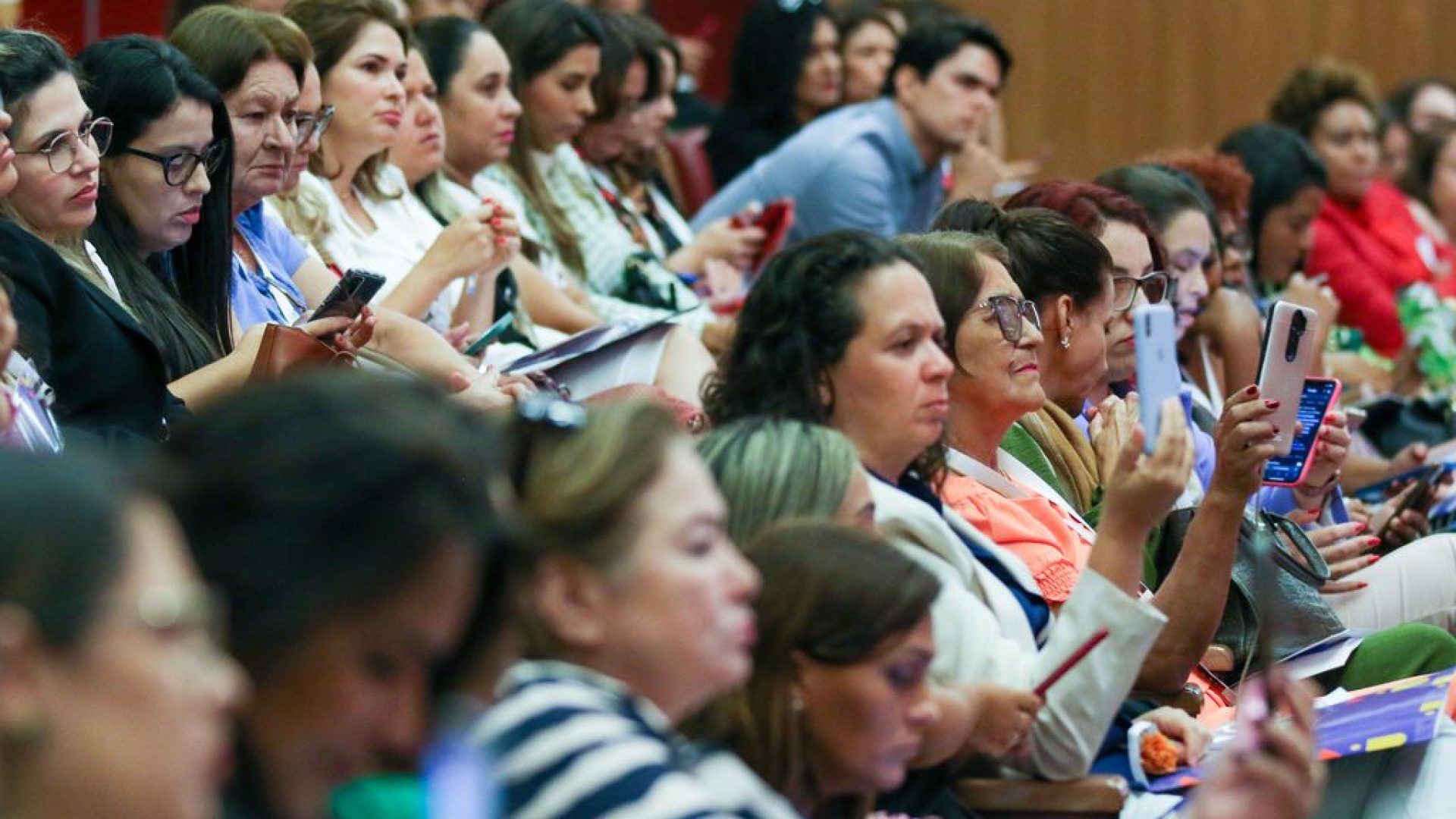 Distrito Federal destaca avanços em políticas para mulheres em reunião nacional
