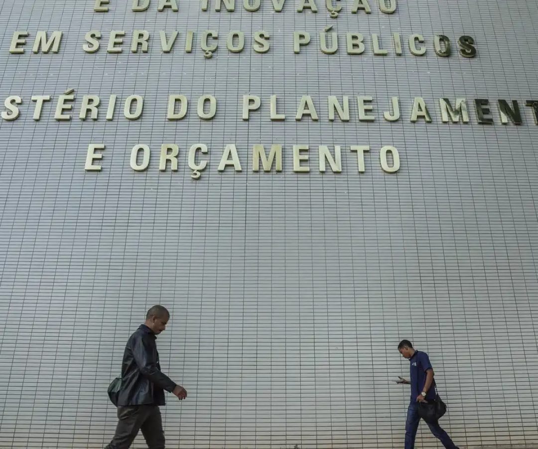 Gasto com pessoal e benefícios fiscais terão limite a partir de 2027