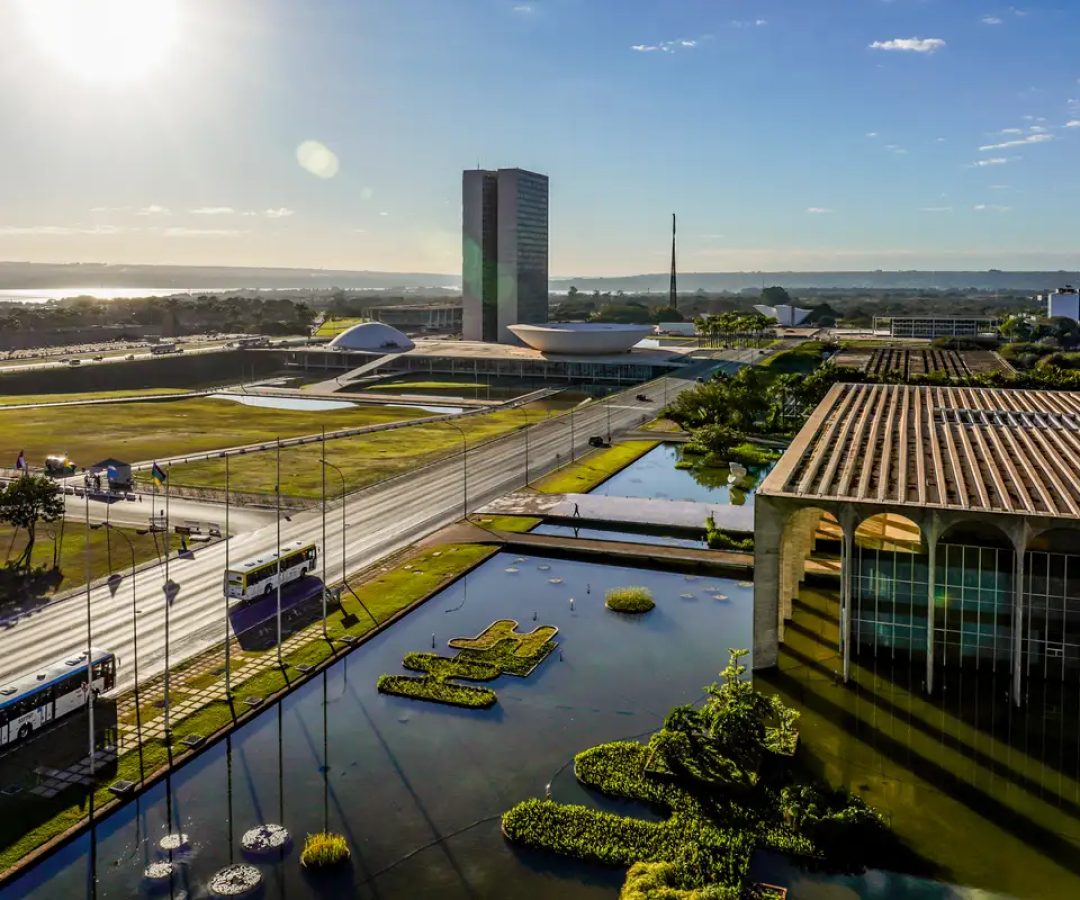 Brasil rebaixa relação com Argentina após novos insultos de Milei