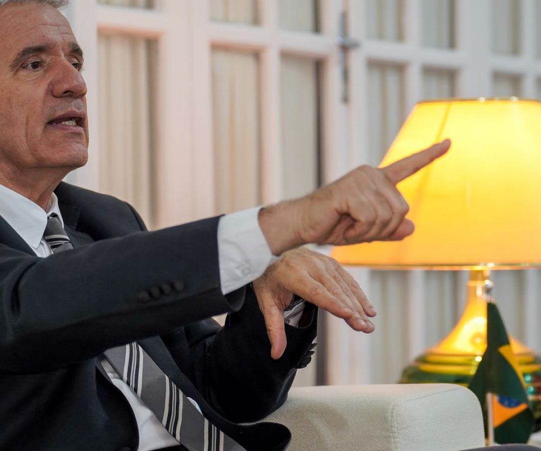 Embaixador de Cuba chama de genocídio medidas de Trump sobre petróleo