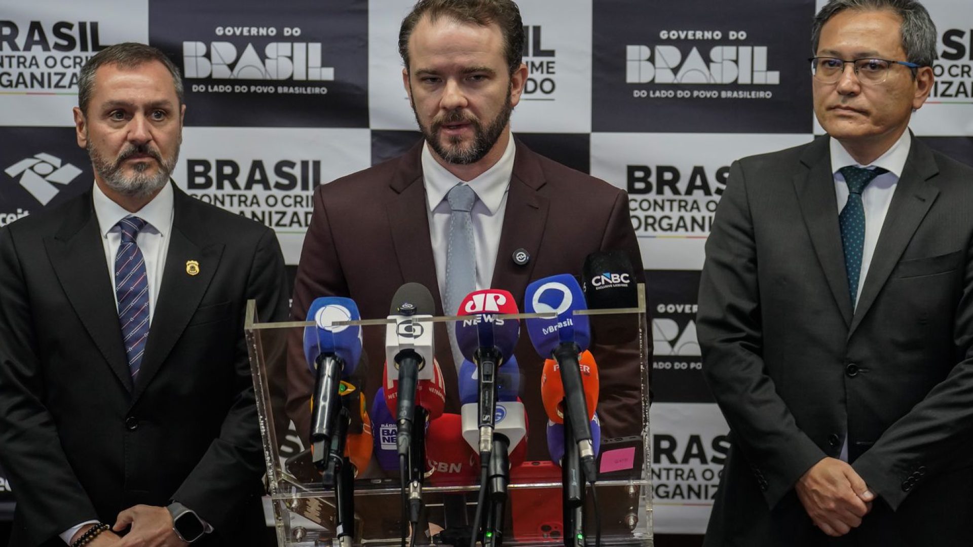 Brasil e EUA anunciam acordo de combate ao tráfico de armas e drogas