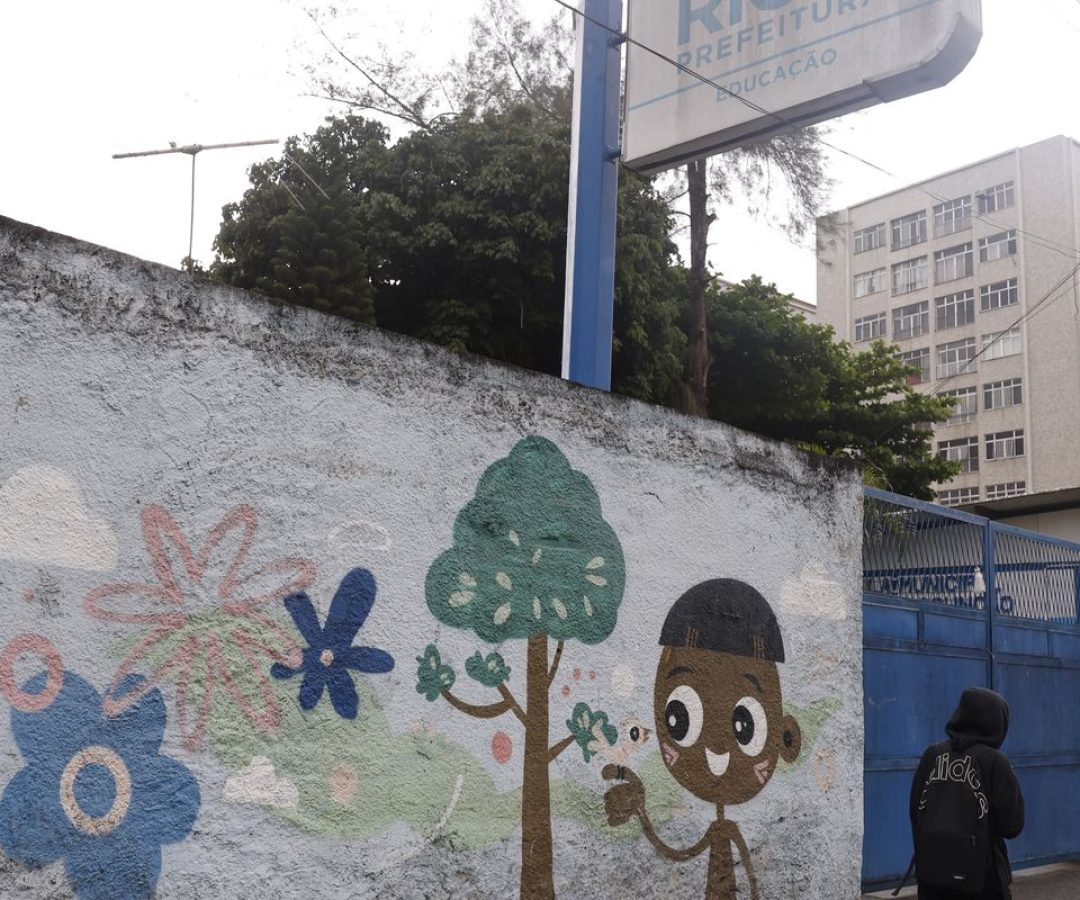 Violência interrompe transportes e afeta acesso à educação no Rio