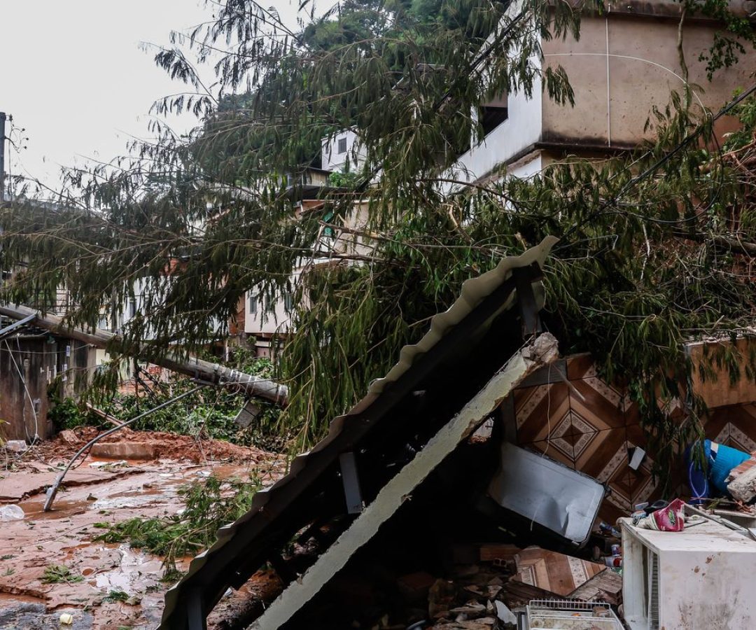 Lula assina MPs de apoio às vítimas das enchentes em Minas Gerais