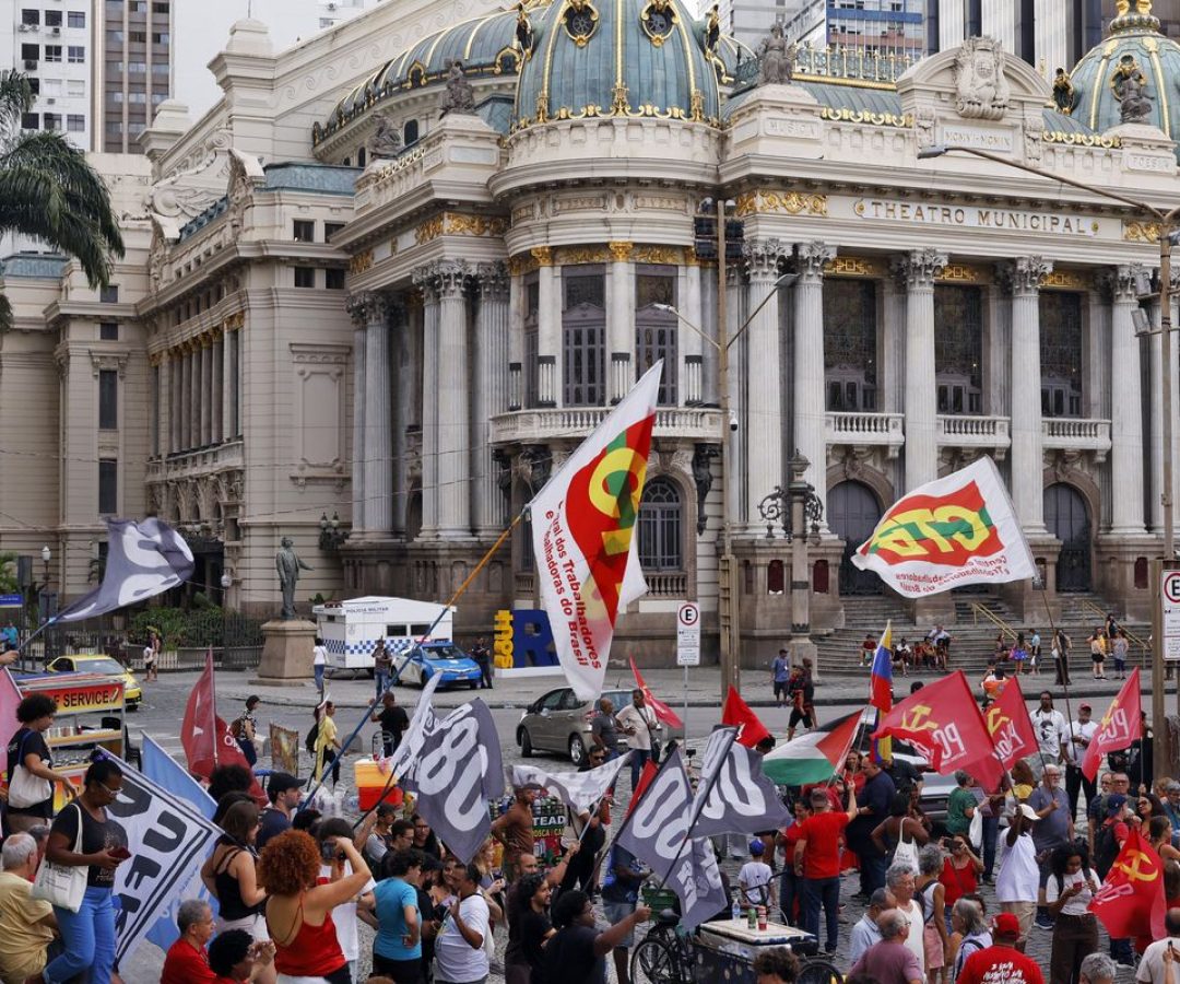 Manifestação no Rio lembra 8 de janeiro e rejeita anistia a golpistas