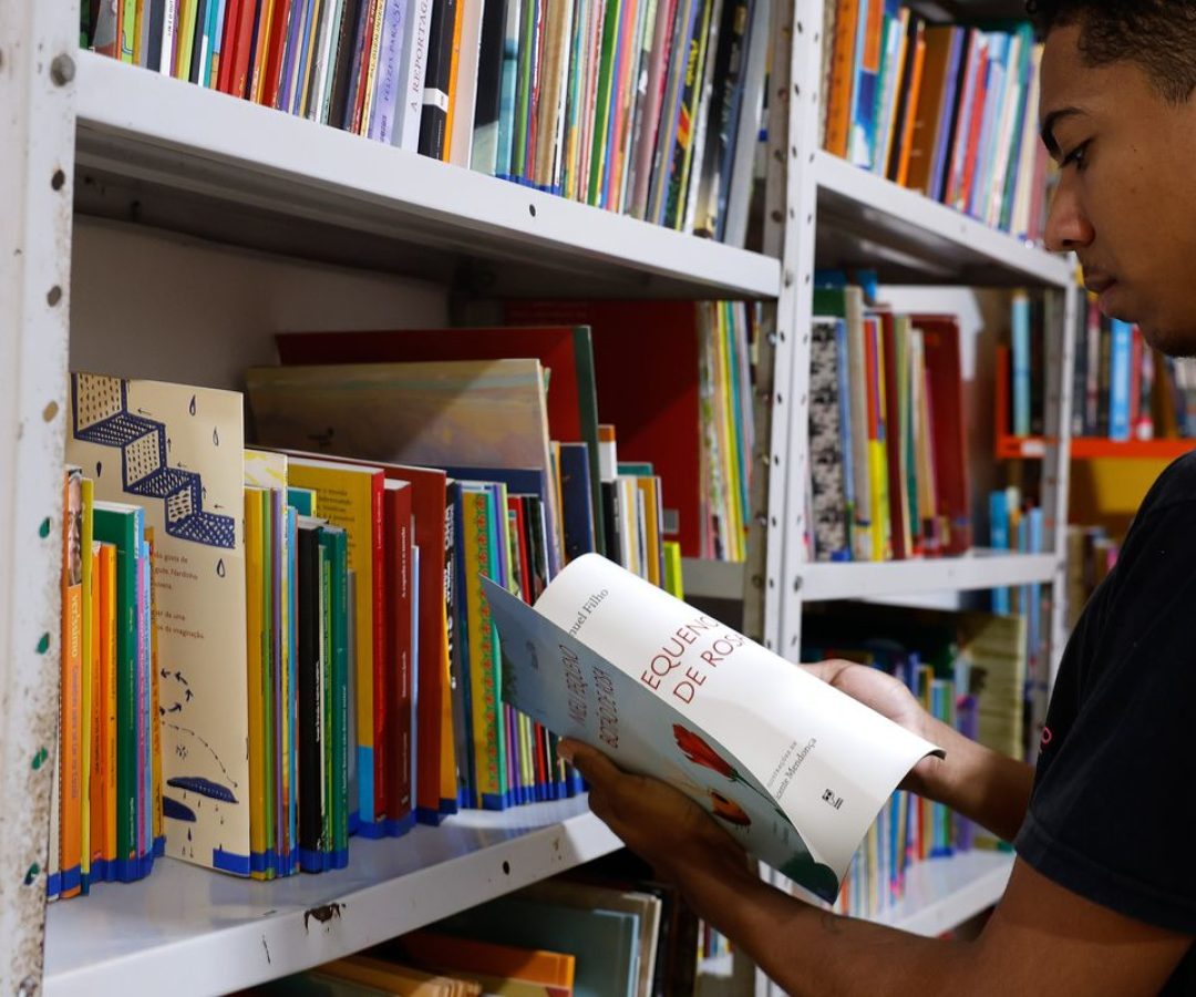 Alerj aprova formação de jovens para promover leitura e escrita no RJ