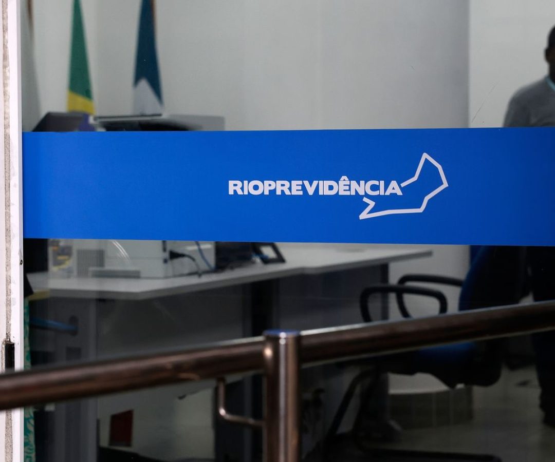 Cláudio Castro exonera presidente da Rioprovidência