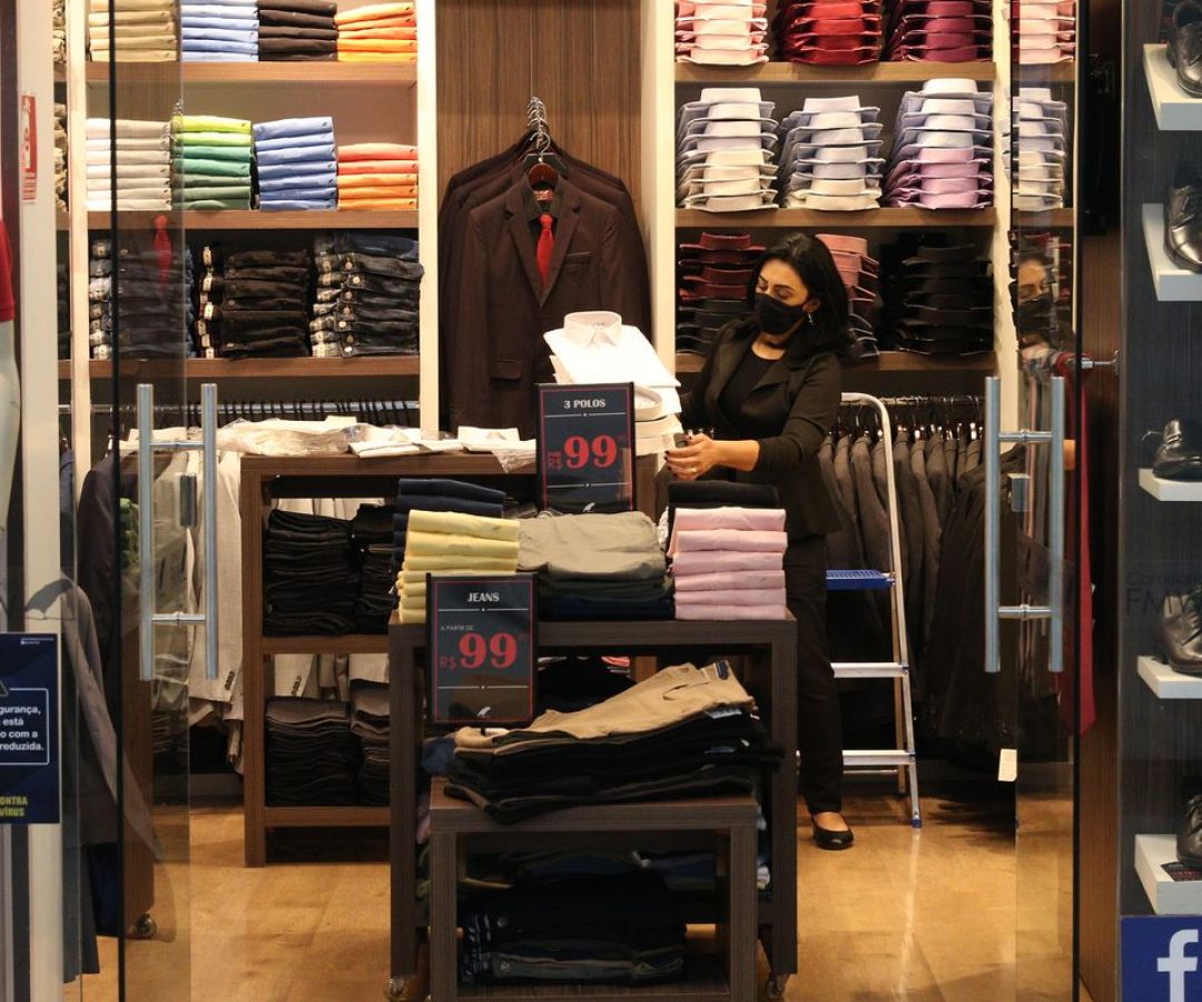 Entenda os direitos do consumidor para trocas de presentes de Natal