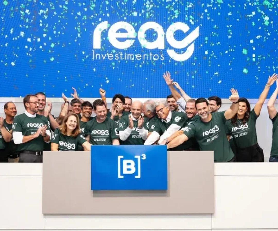 Reag Investimentos se apresenta como maior gestora de recursos independente do país, com mais de R$ 250 bilhões, e é listada na bolsa de valores desde 2021