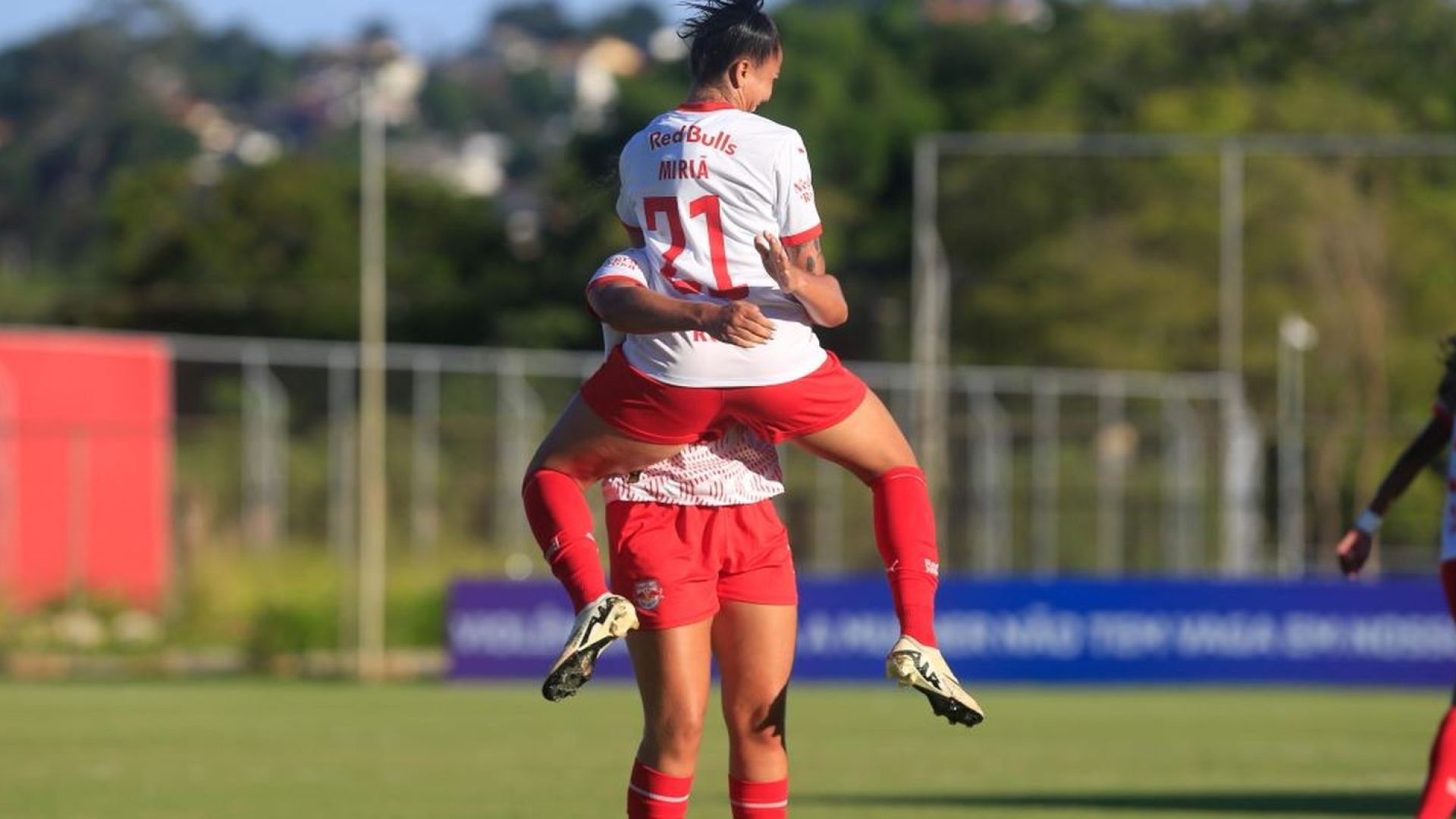 Reforços marcam e Bragantino vence Ferroviária no Brasileiro Feminino