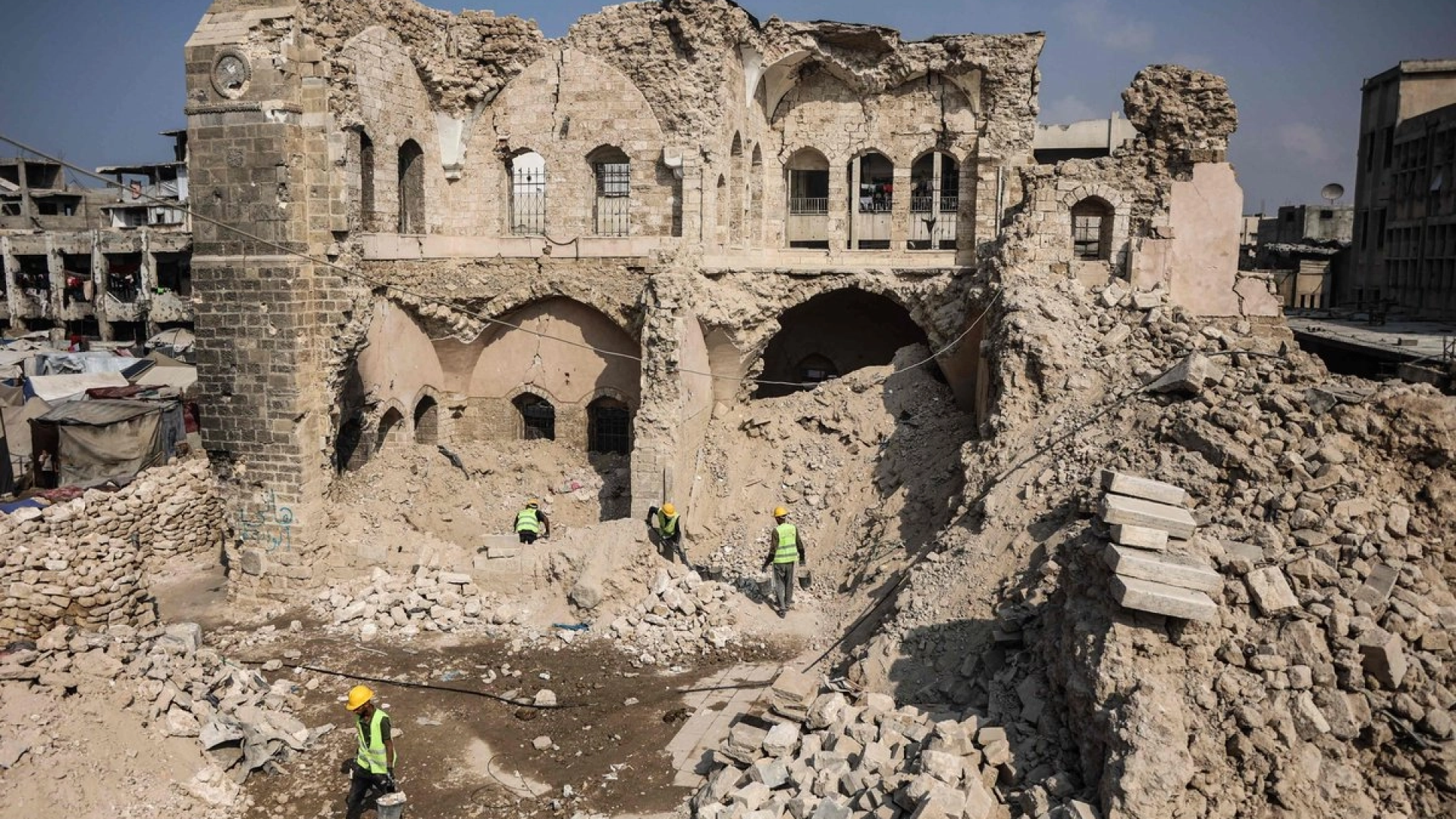 retiran-en-gaza-escombros-del-palacio-del-pacha-monumento-historico-palestino_f11d350a-ac76-41ae-bd7.png