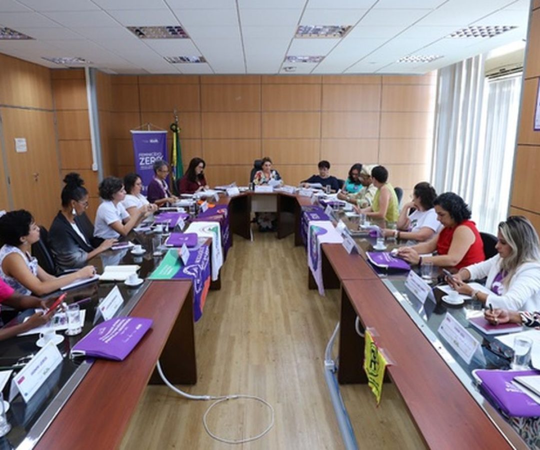 Movimento feminista protesta contra escala 6x1 e violência global