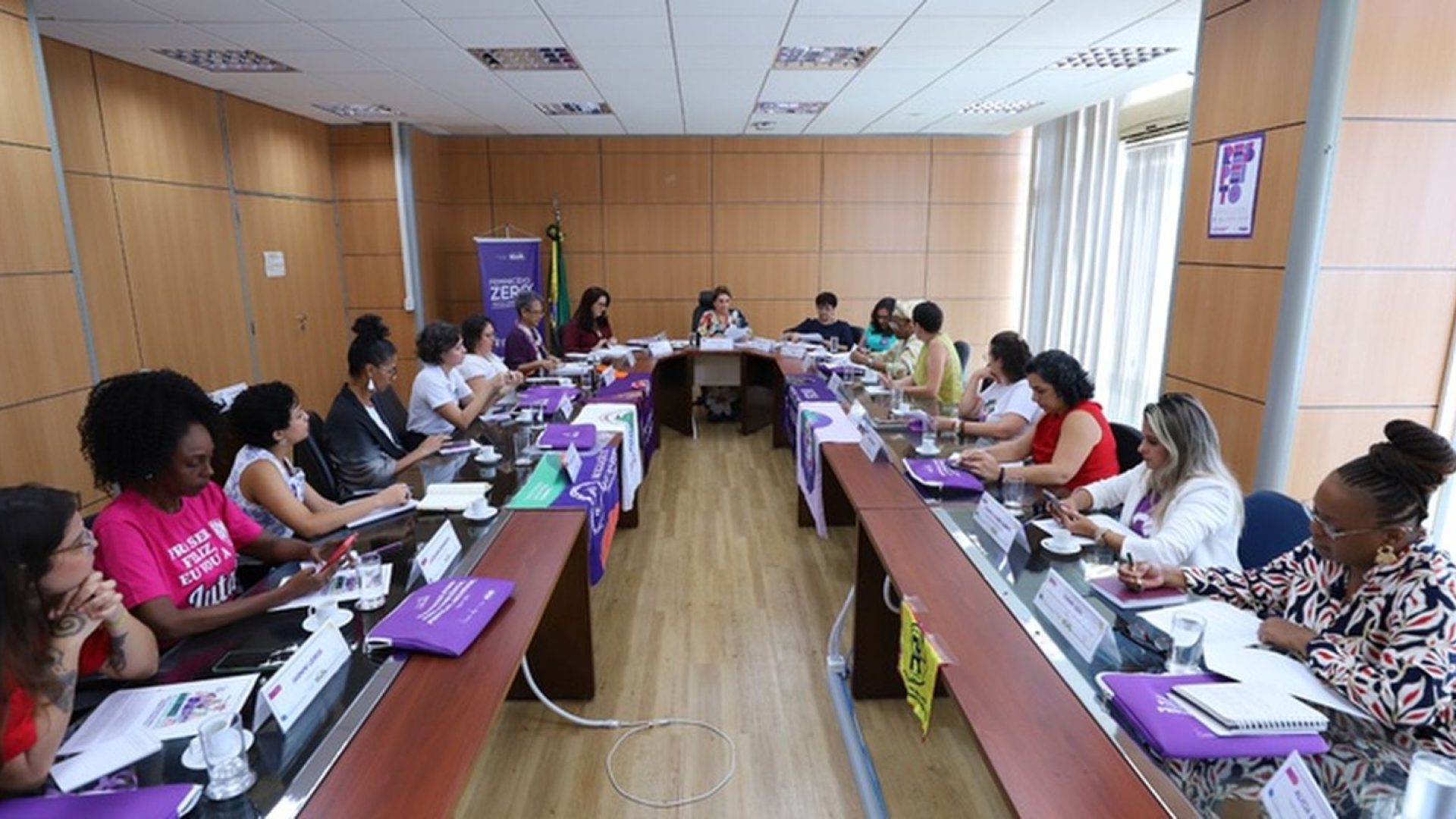 Movimento feminista protesta contra escala 6x1 e violência global