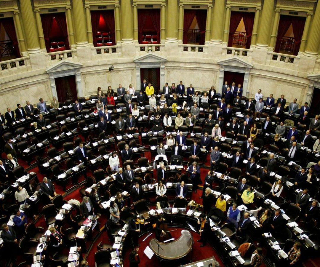 Justiça argentina barra trechos da reforma trabalhista de Milei