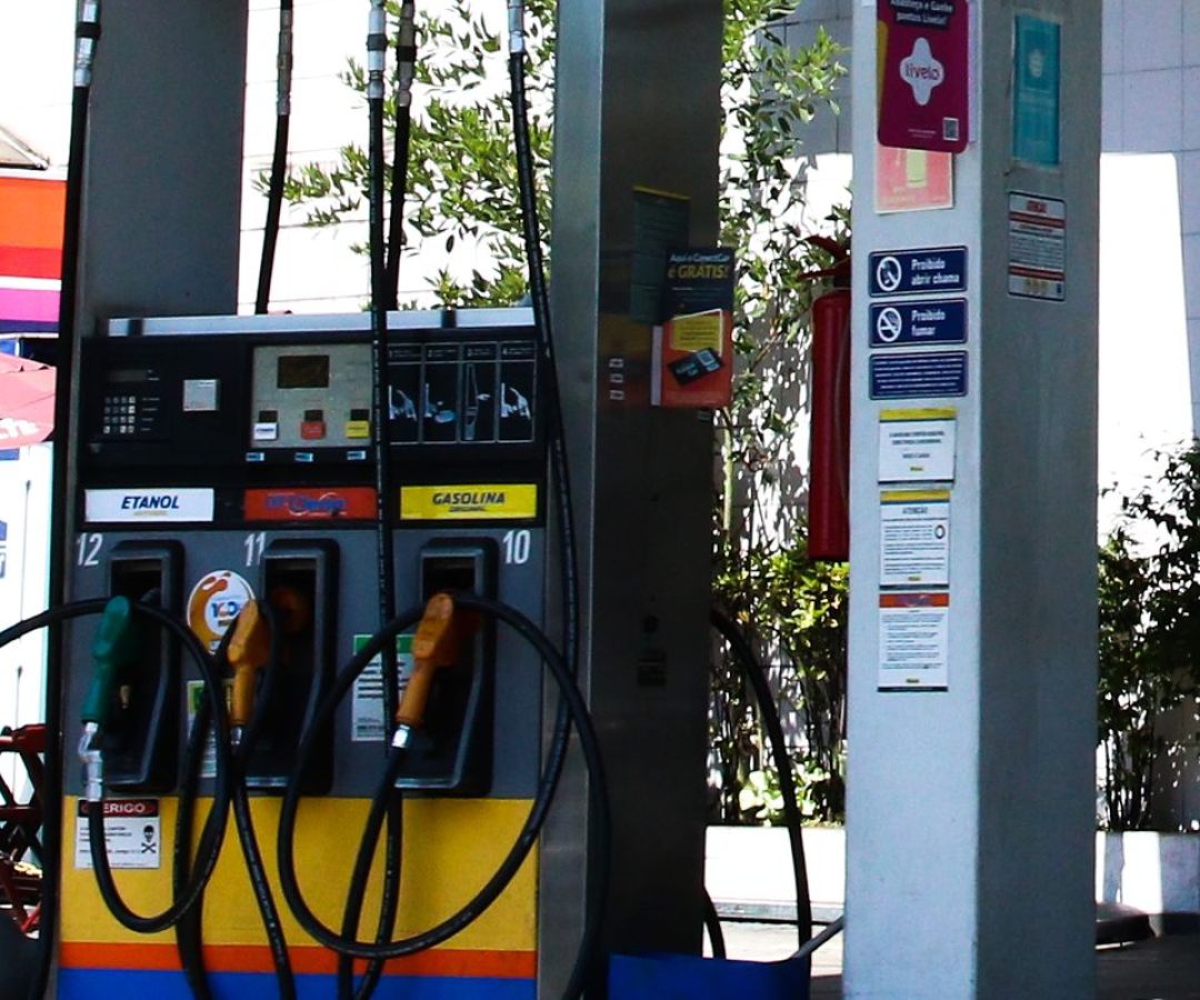 Concorrência do etanol e subvenção fazem preço da gasolina cair