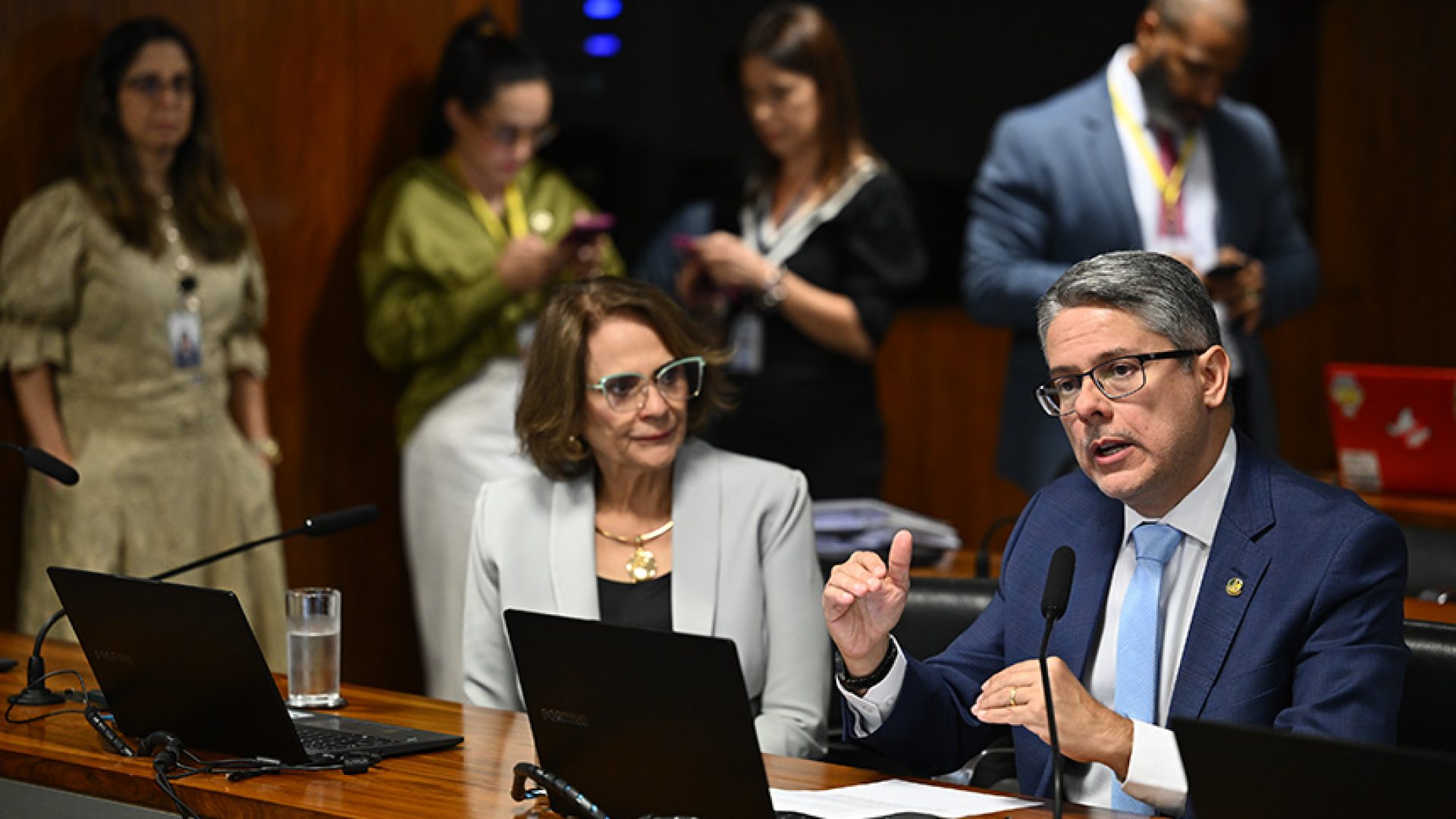 CCT aprova restrições à publicidade e ao patrocínio de bets; texto vai ao Plenário — Senado Notícias