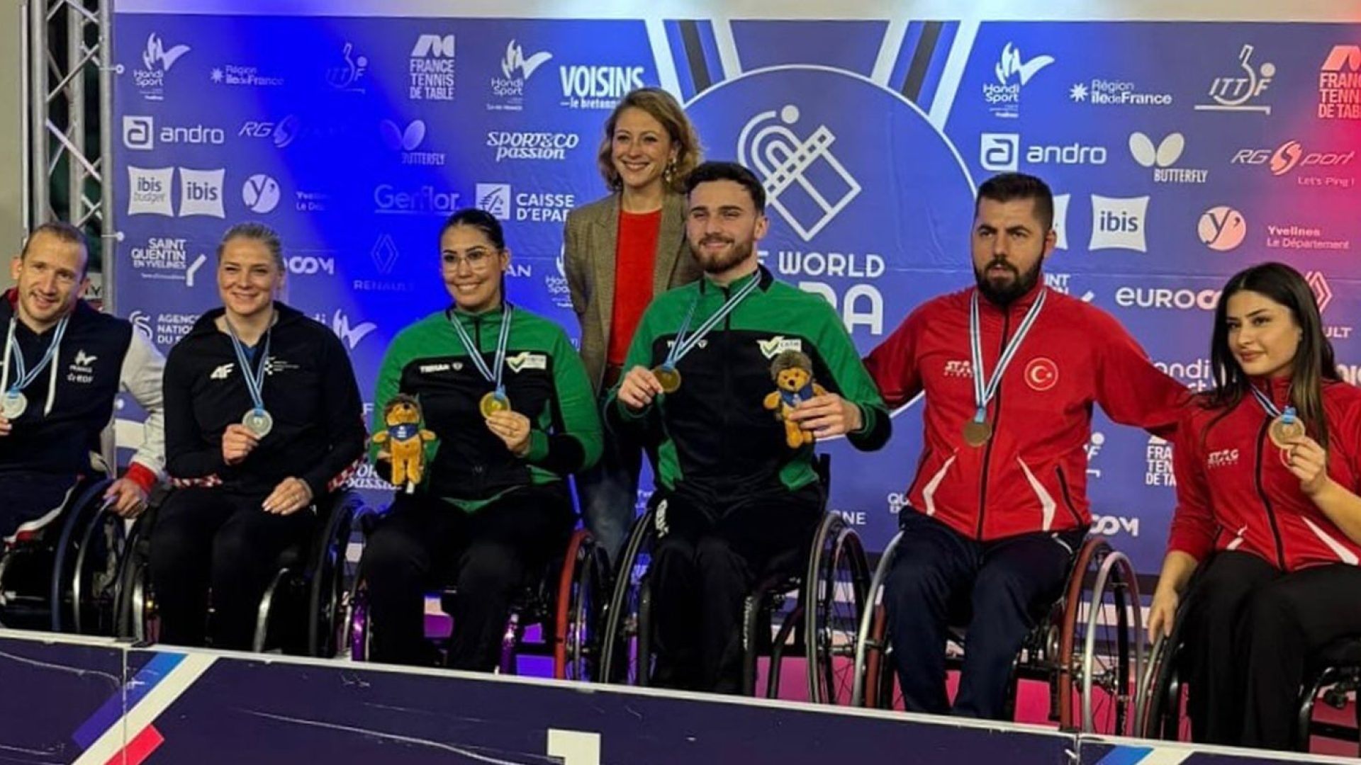 Tênis de mesa paralímpico: Thaís Severo leva ouro e prata na França
