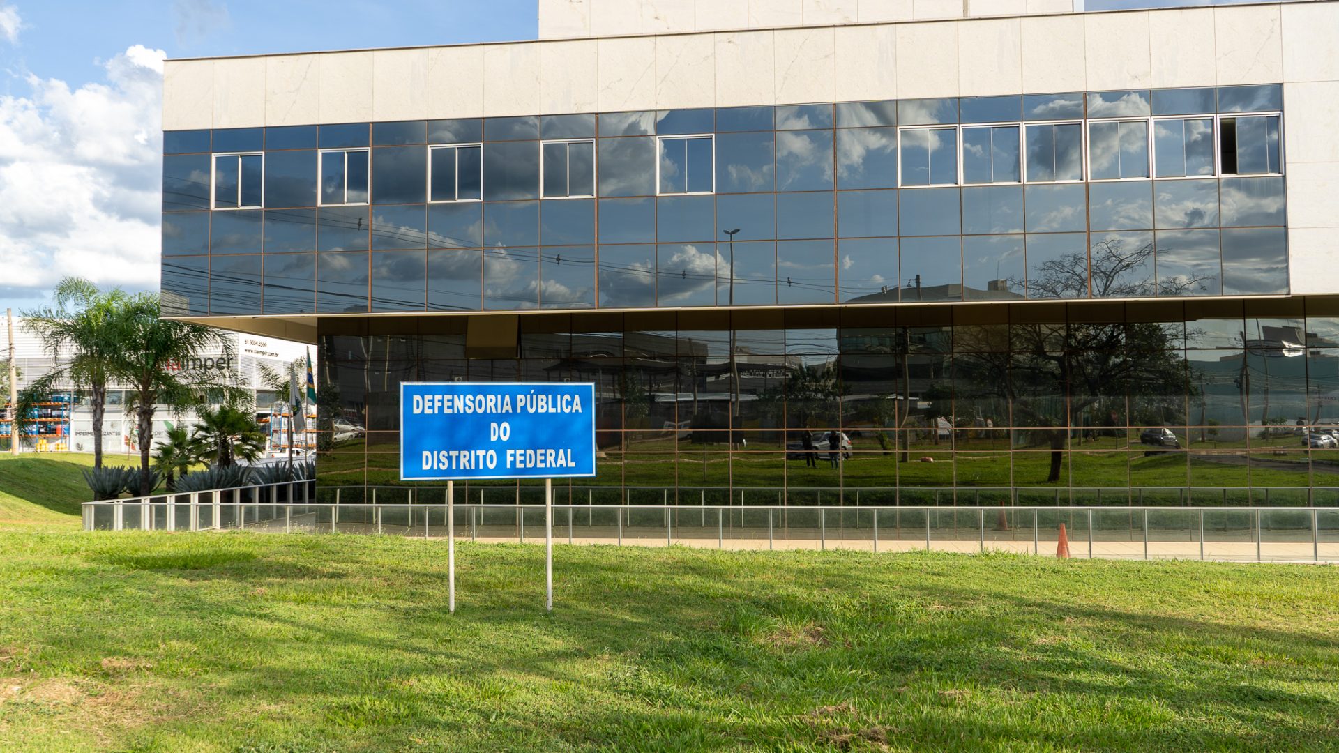DPDF oferece 20 bolsas integrais para estudantes da rede pública participantes do projeto Conhecer Direito