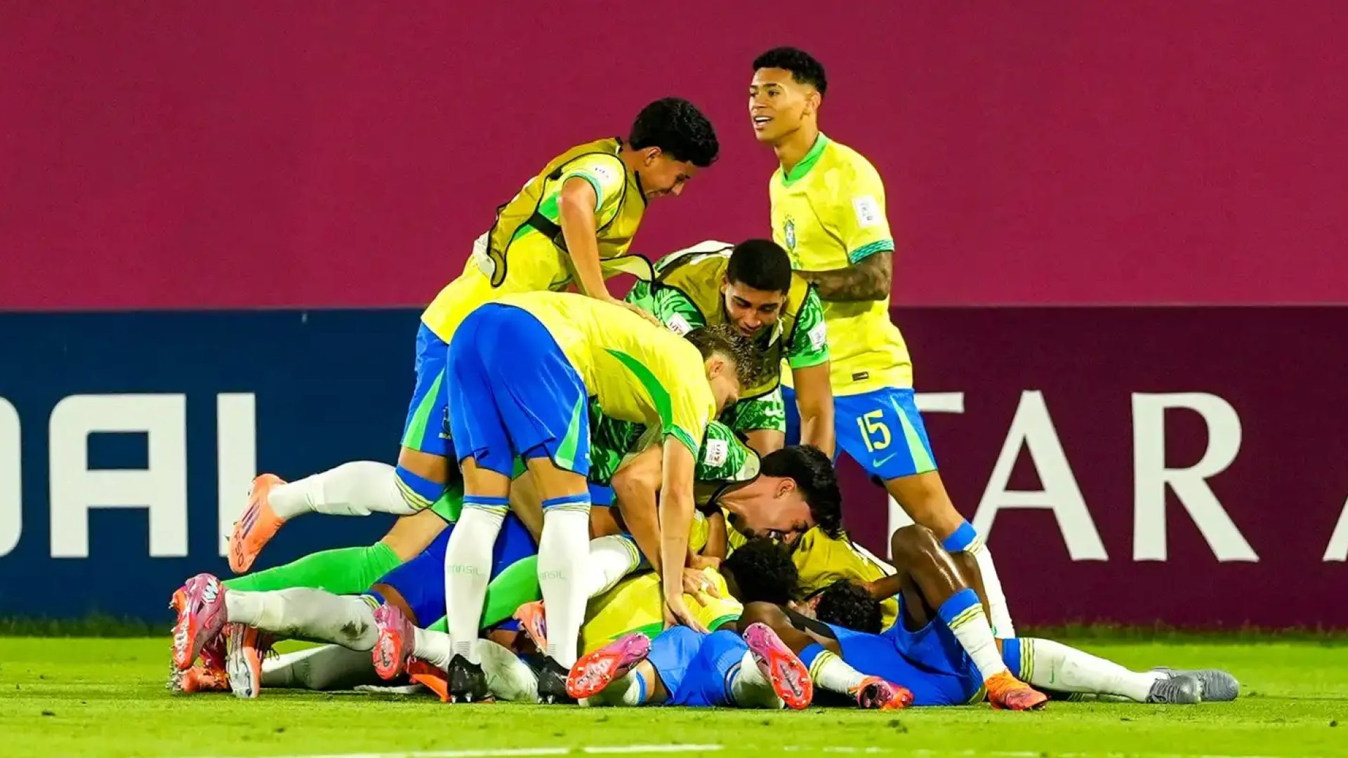 Brasil despacha França nos pênaltis e vai às quartas do Mundial Sub-17