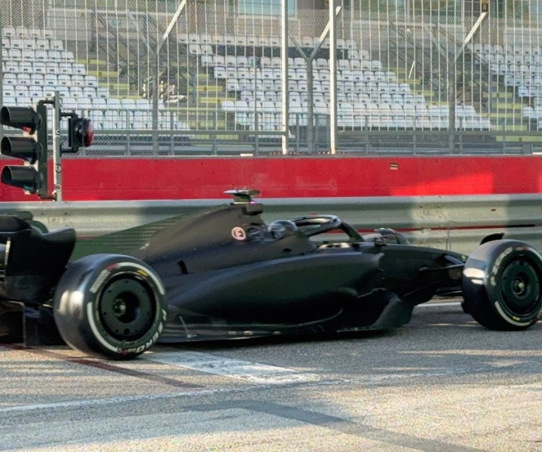 Confira as primeiras imagens de Pérez testando carro da Ferrari pela Cadillac em Ímola